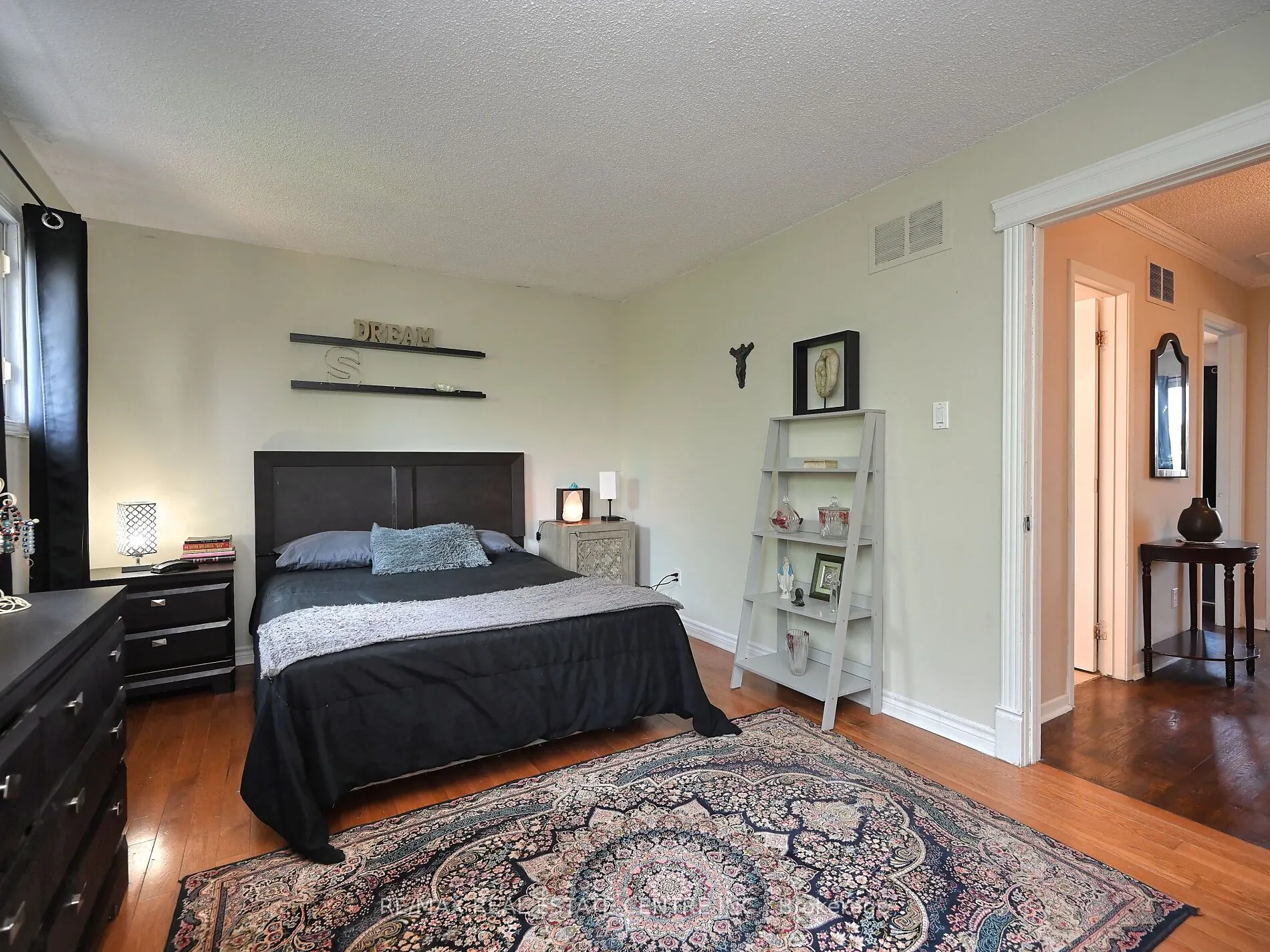 8 Stephensen Court