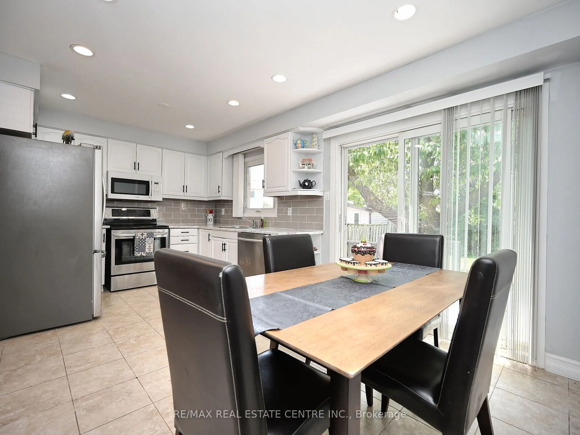 8 Stephensen Court