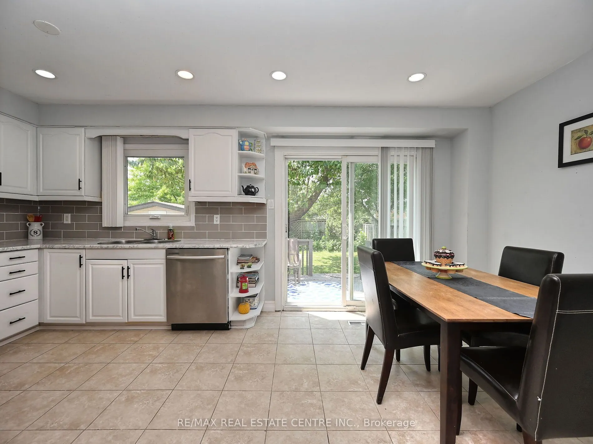 8 Stephensen Court
