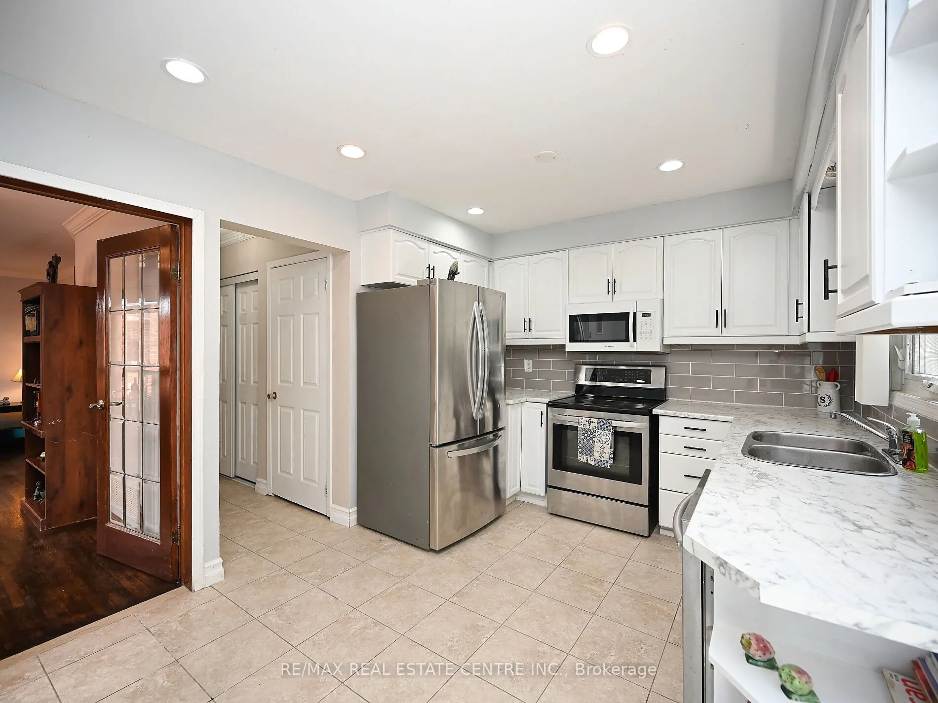 8 Stephensen Court