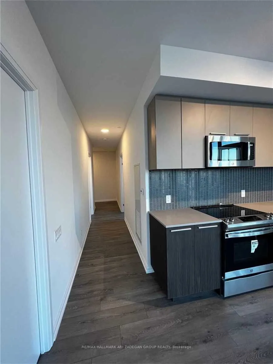 4208 Dundas Street W, #506