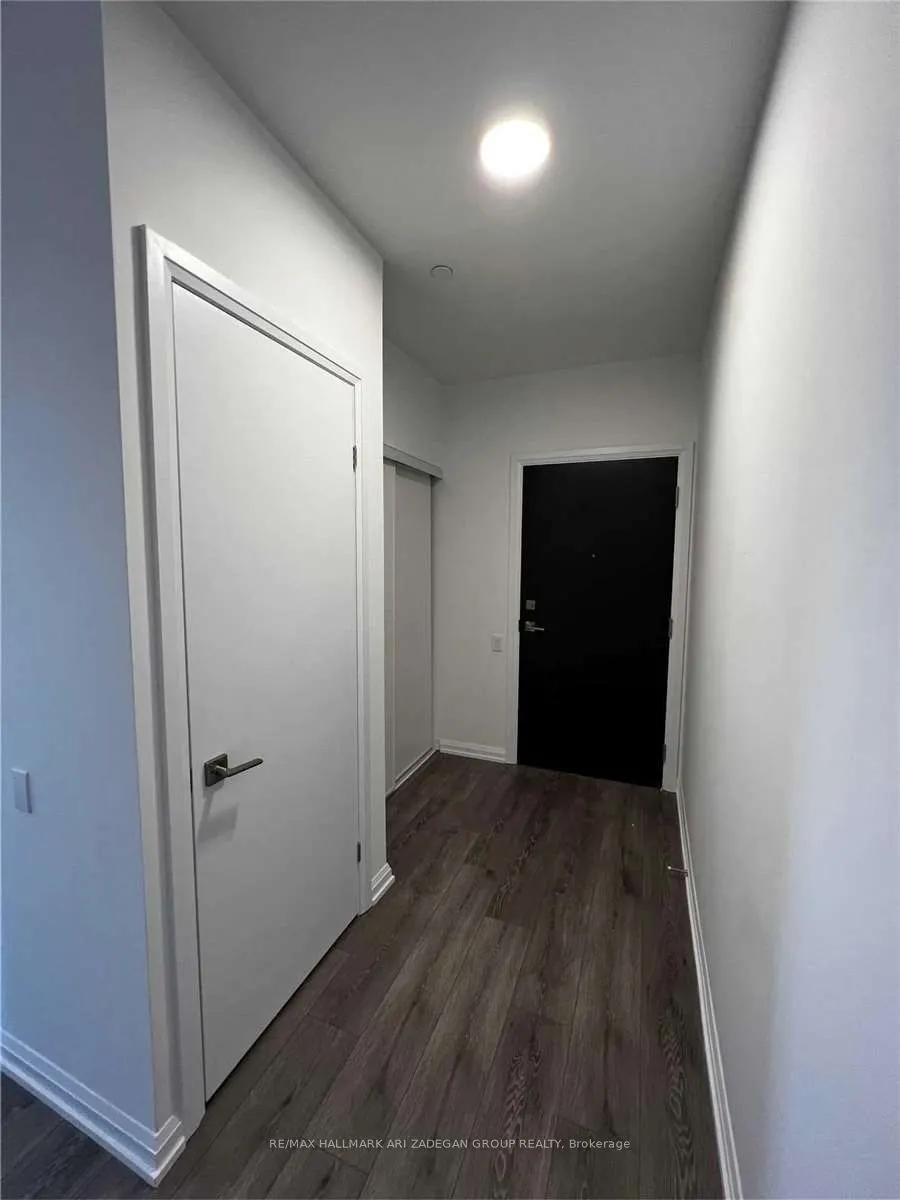 4208 Dundas Street W, #506