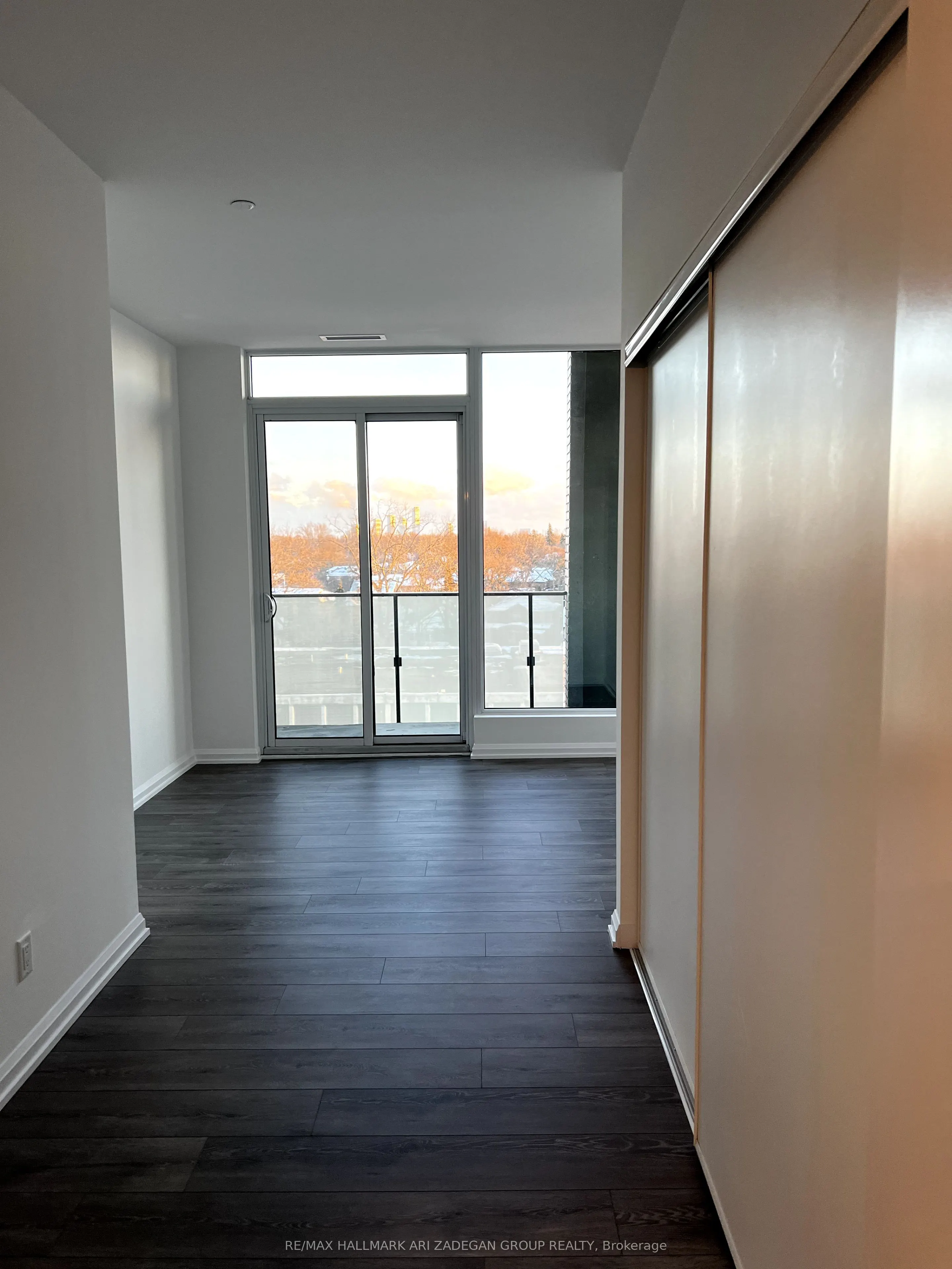 4208 Dundas Street W, #506