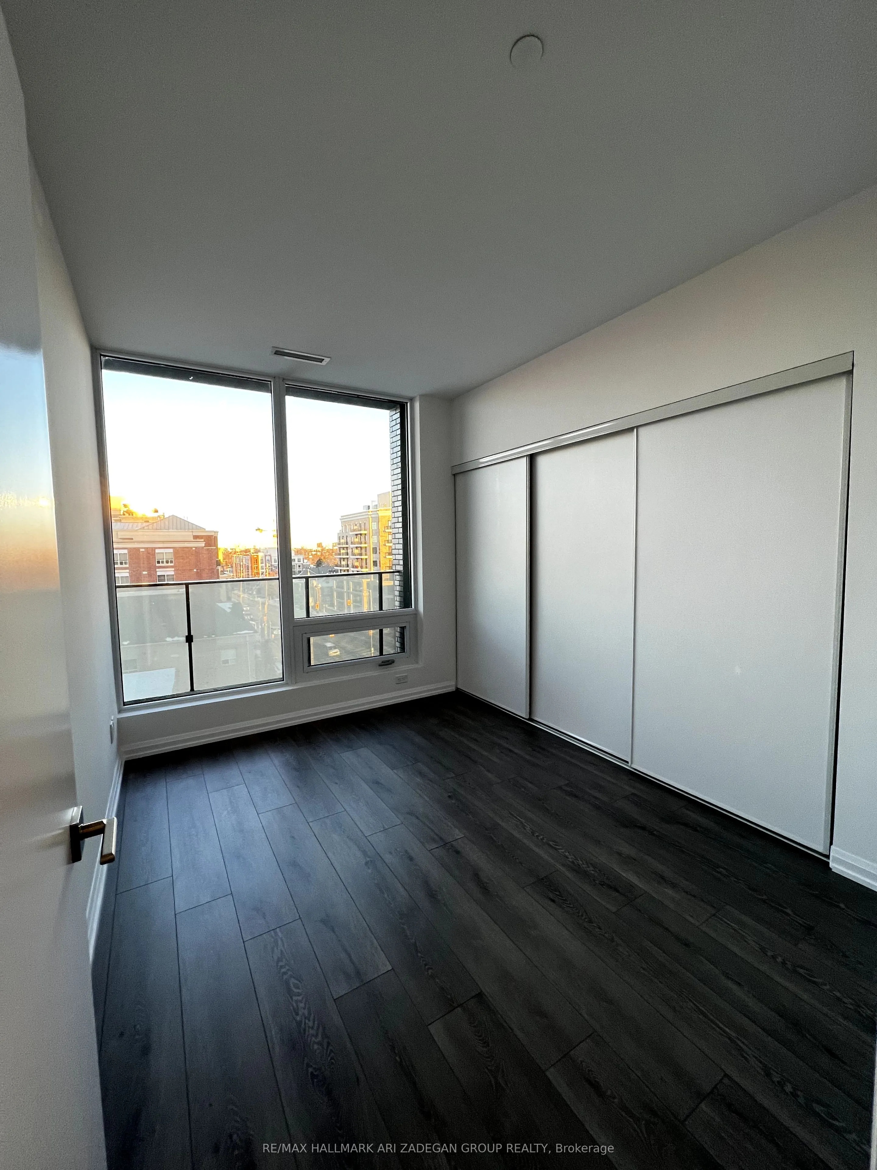4208 Dundas Street W, #506