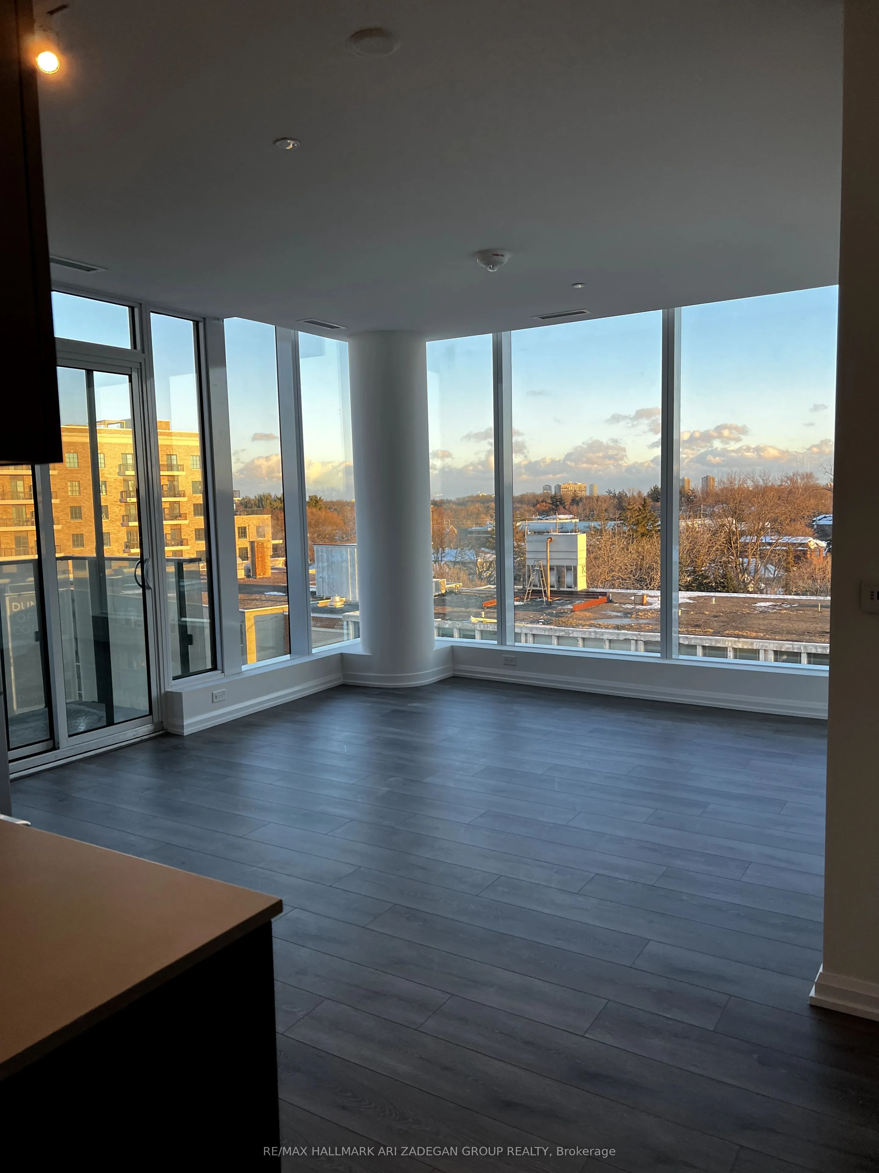 4208 Dundas Street W, #506