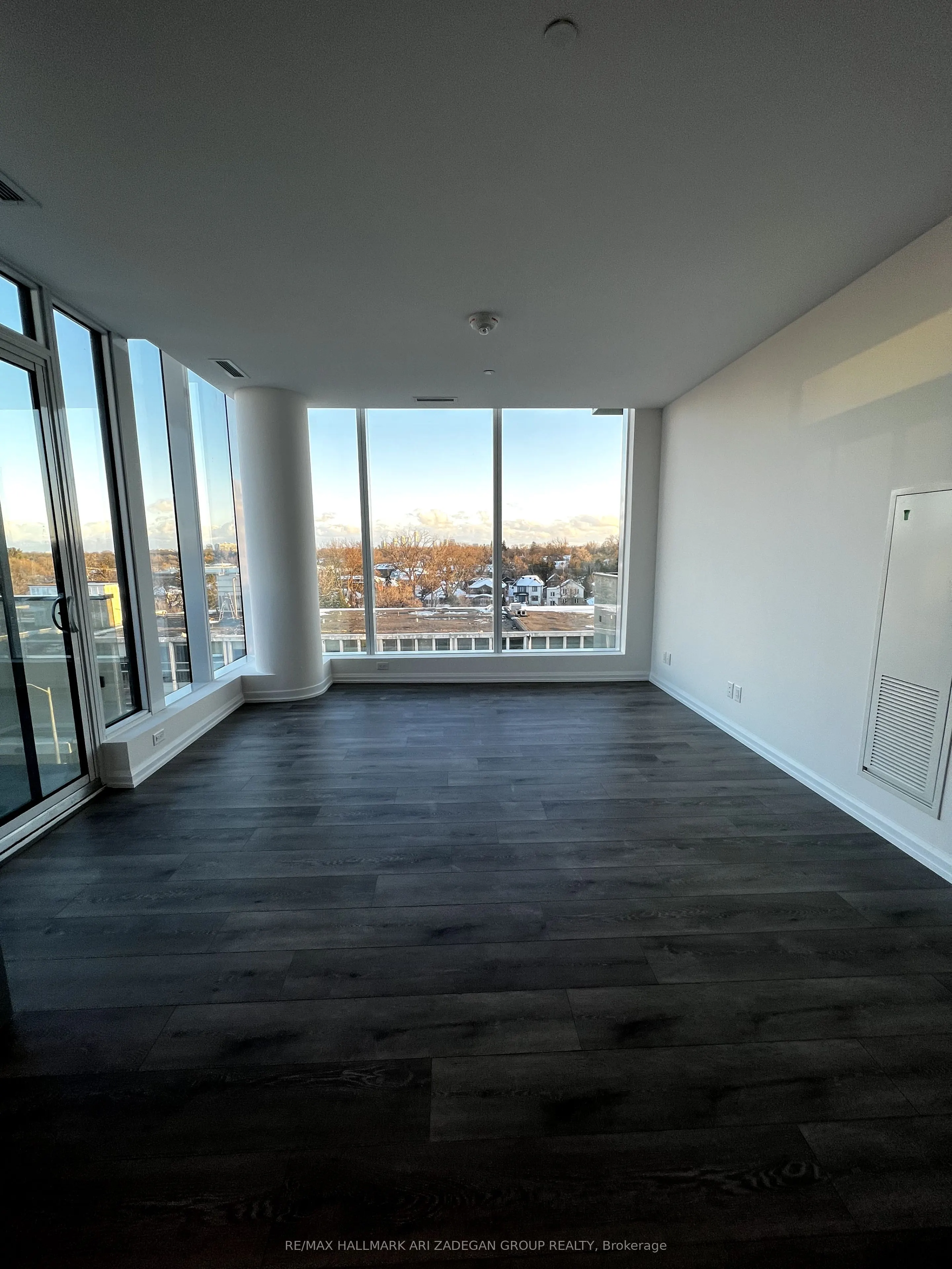 4208 Dundas Street W, #506