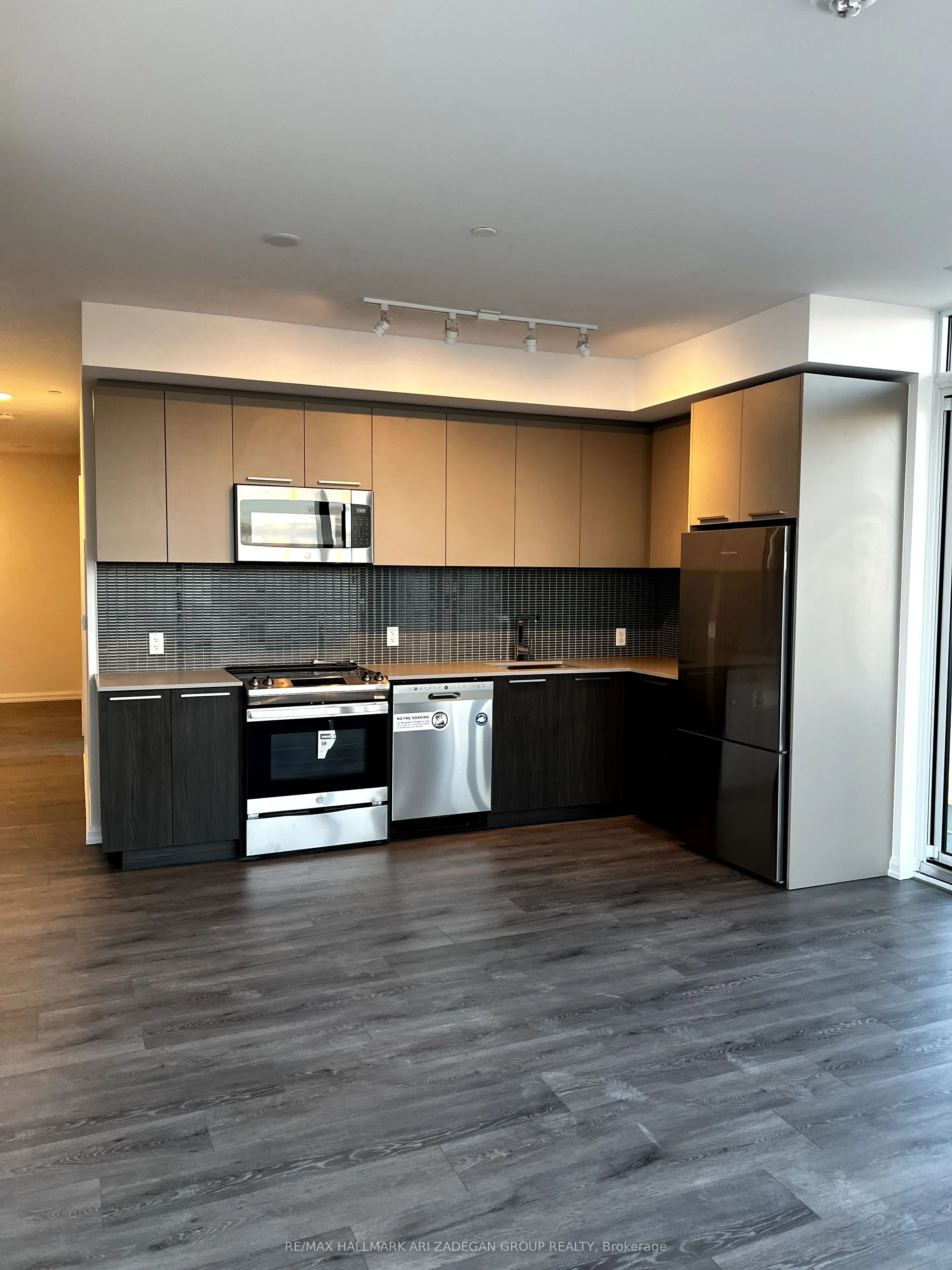 4208 Dundas Street W, #506