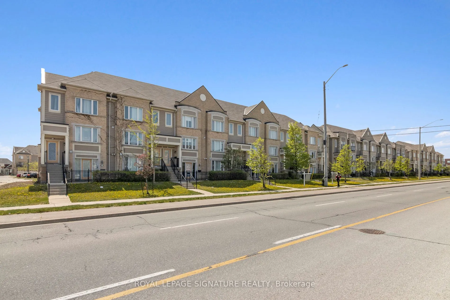 60 Fairwood Circle, #11
