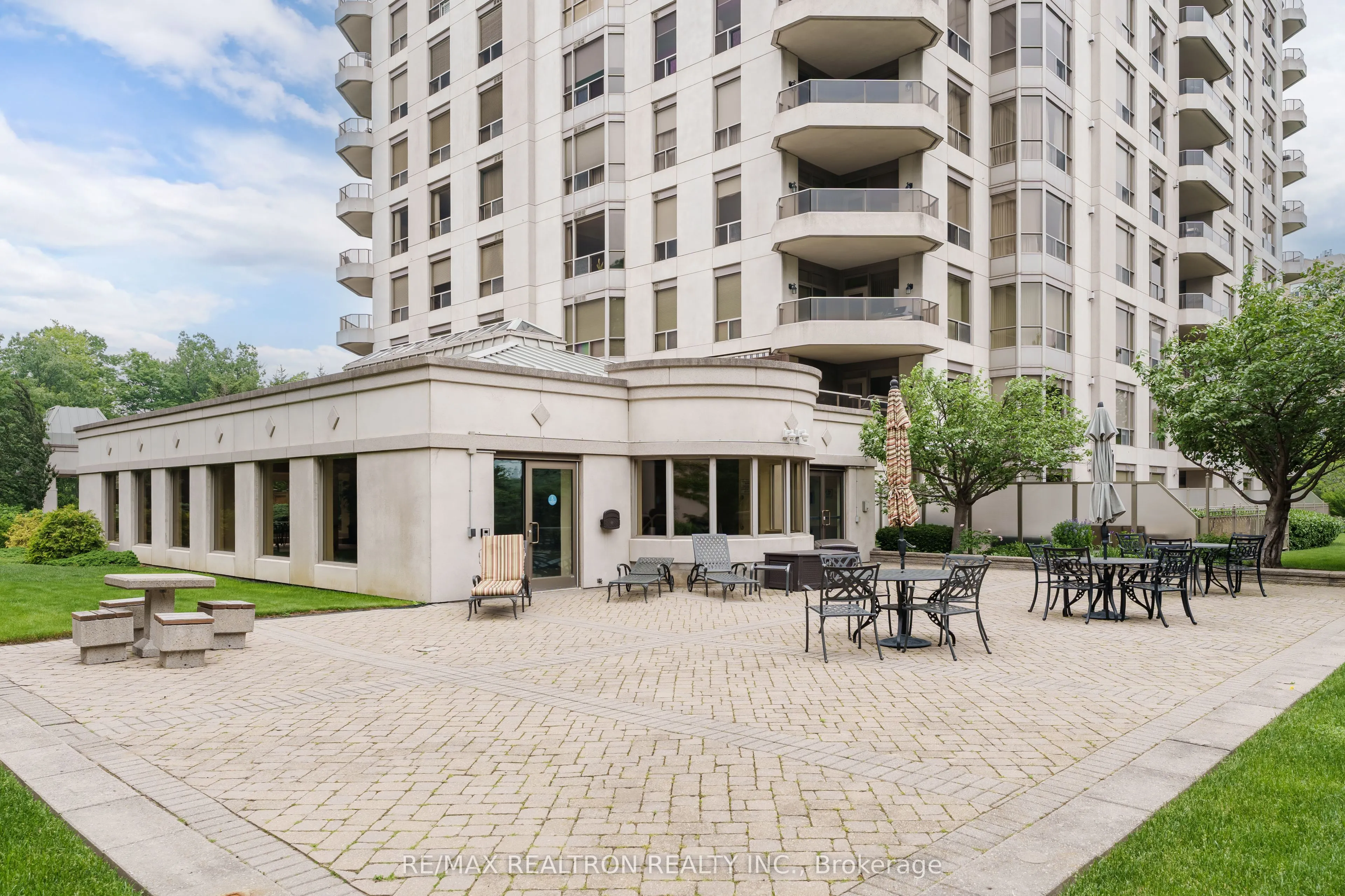 1900 The Collegeway, #1105