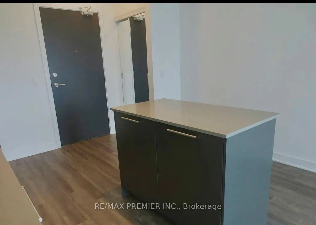 25 Neighbourhood Lane, #1011