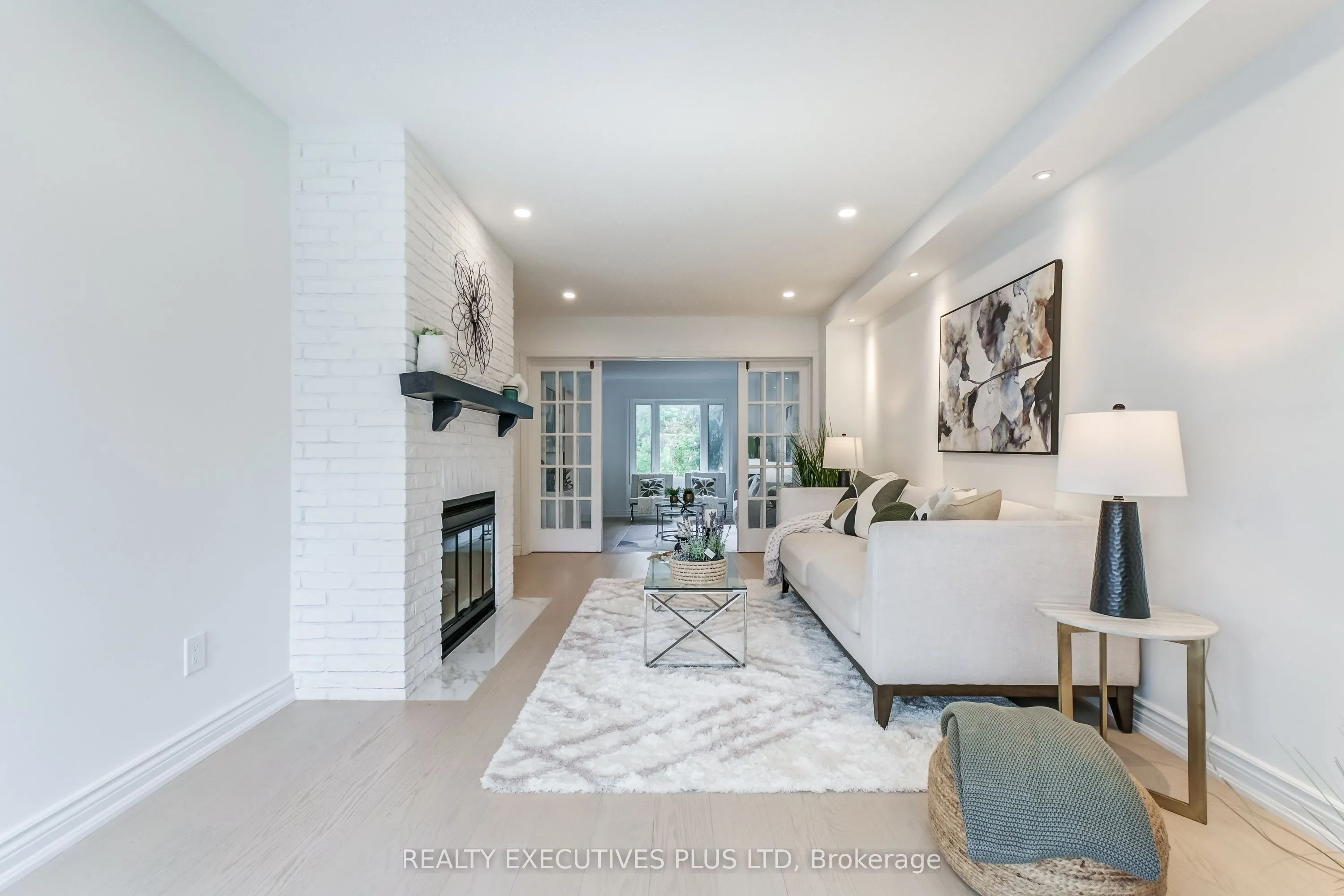 6982 Danton Promenade