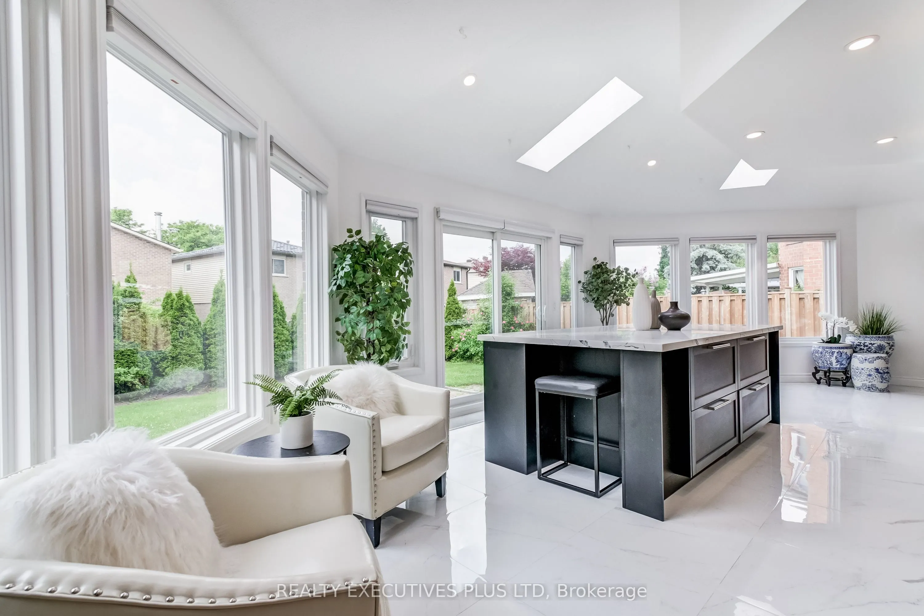 6982 Danton Promenade