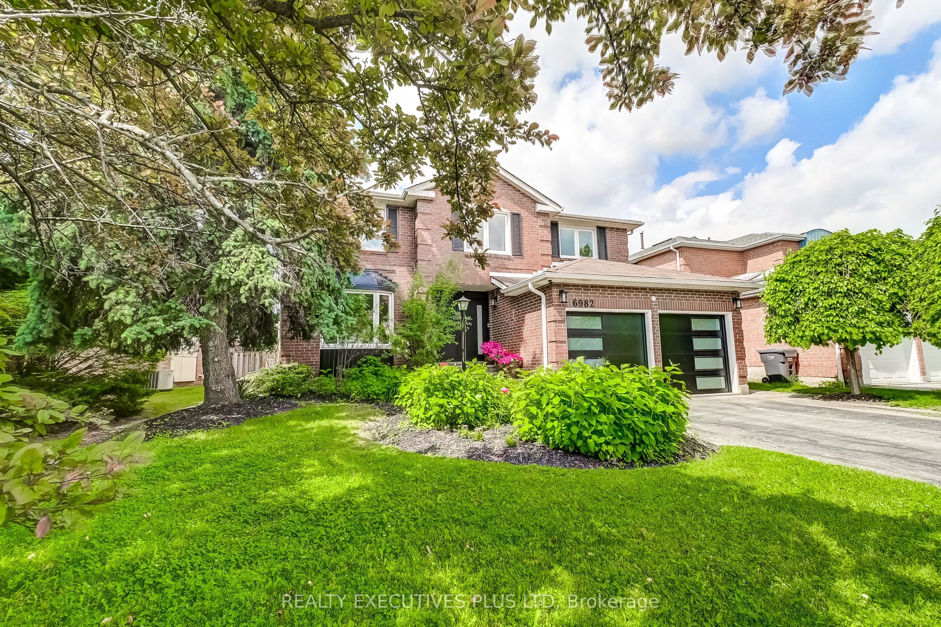 6982 Danton Promenade