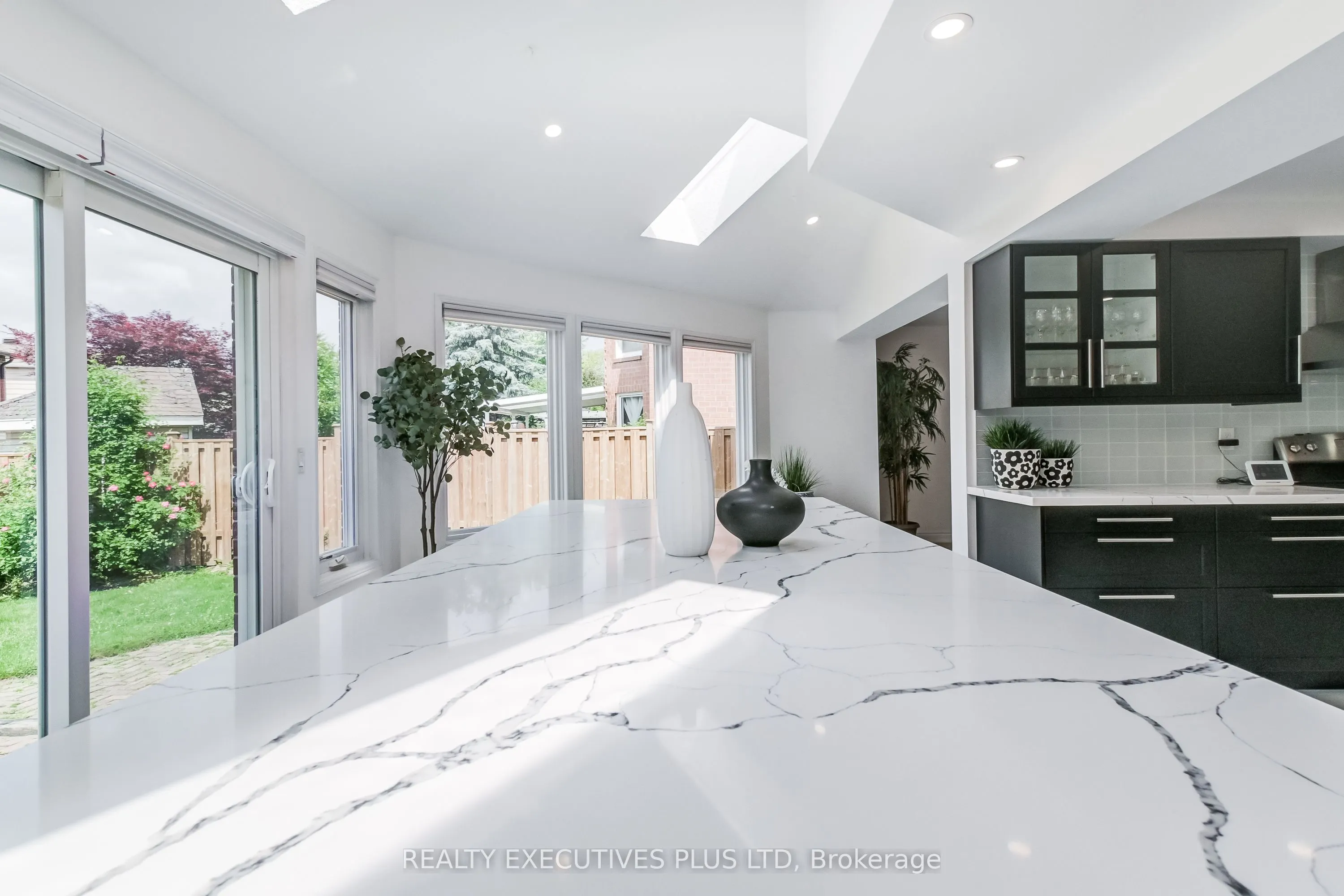 6982 Danton Promenade