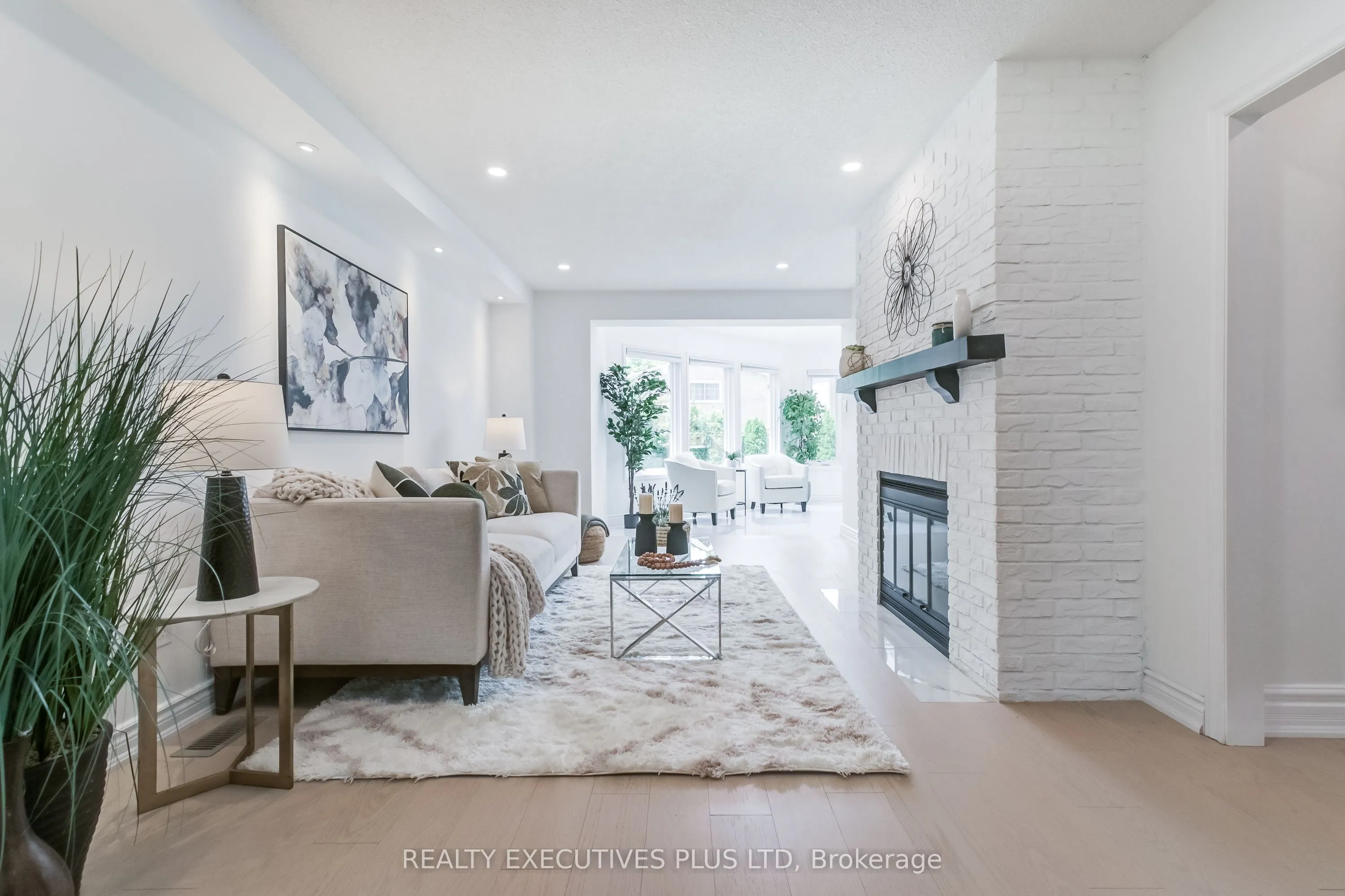 6982 Danton Promenade