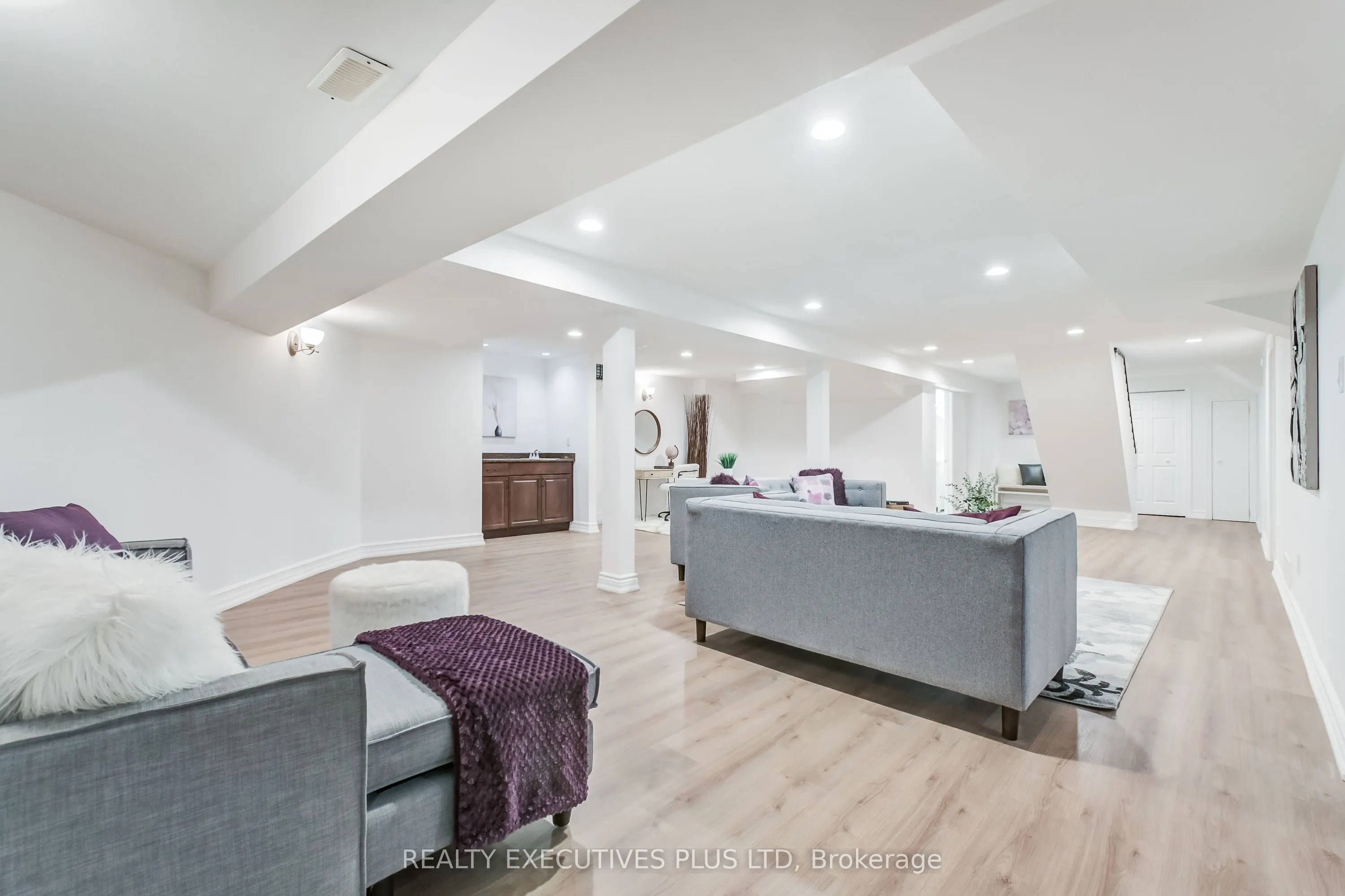 6982 Danton Promenade