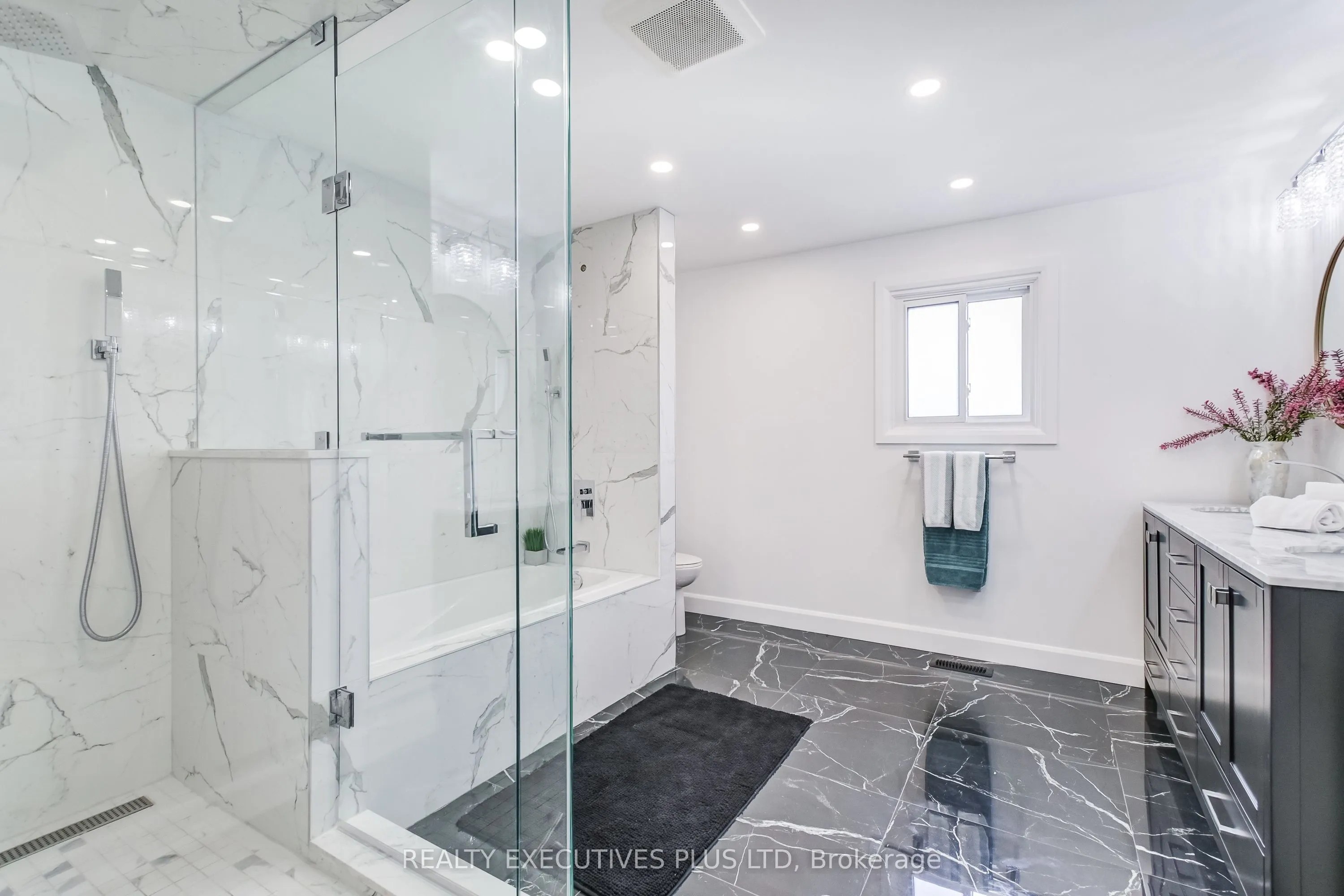 6982 Danton Promenade