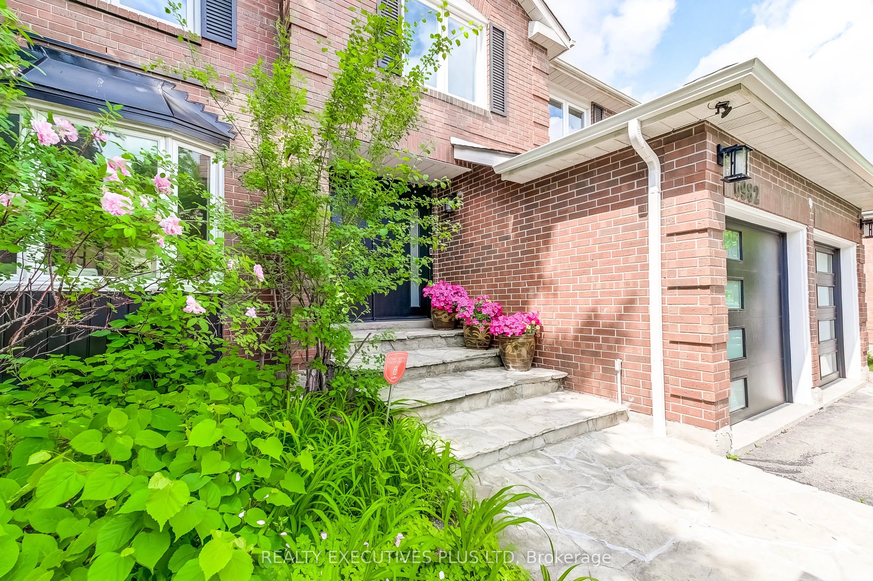 6982 Danton Promenade
