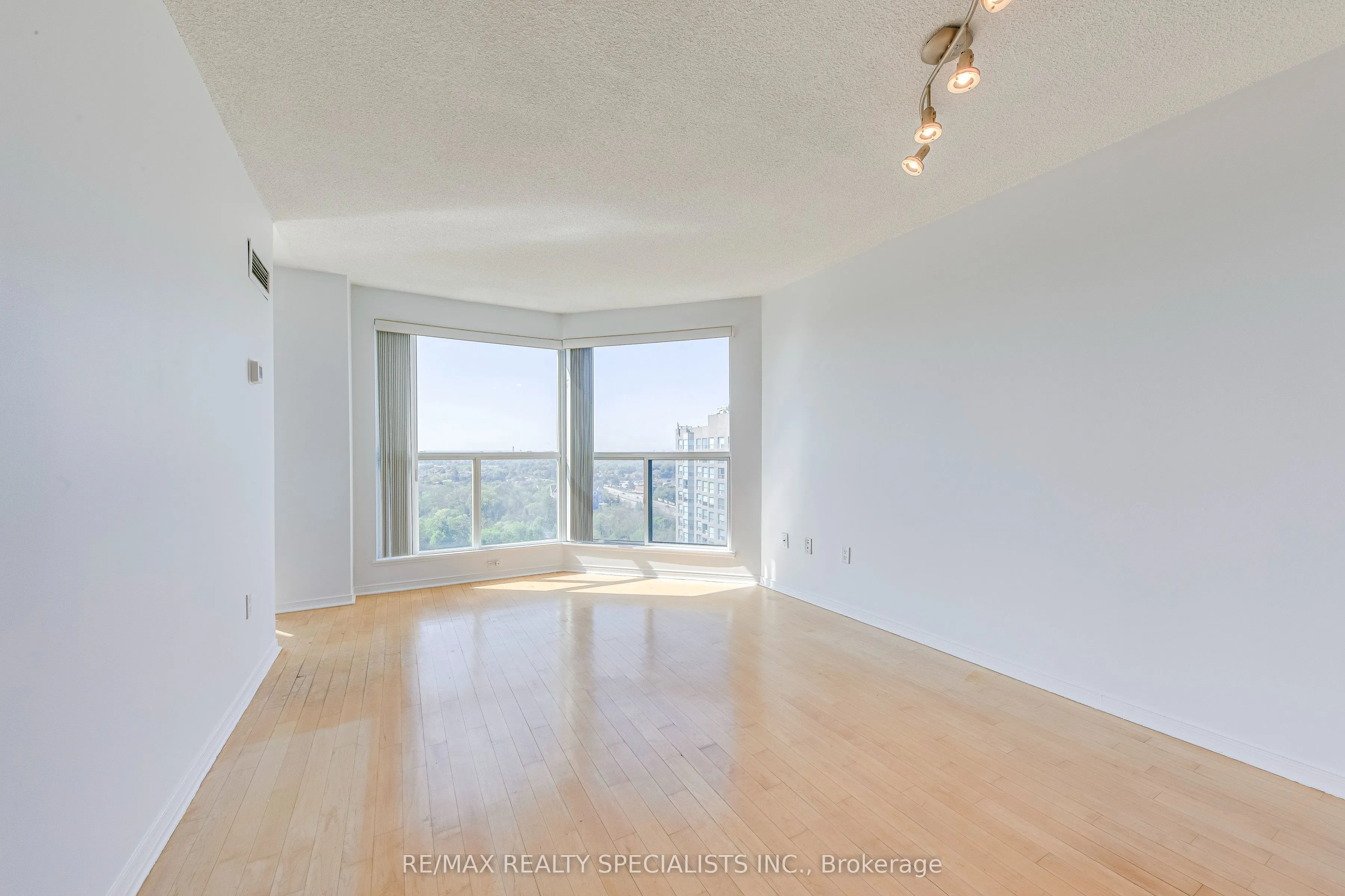 2177 Burnhamthorpe Road W, #1807