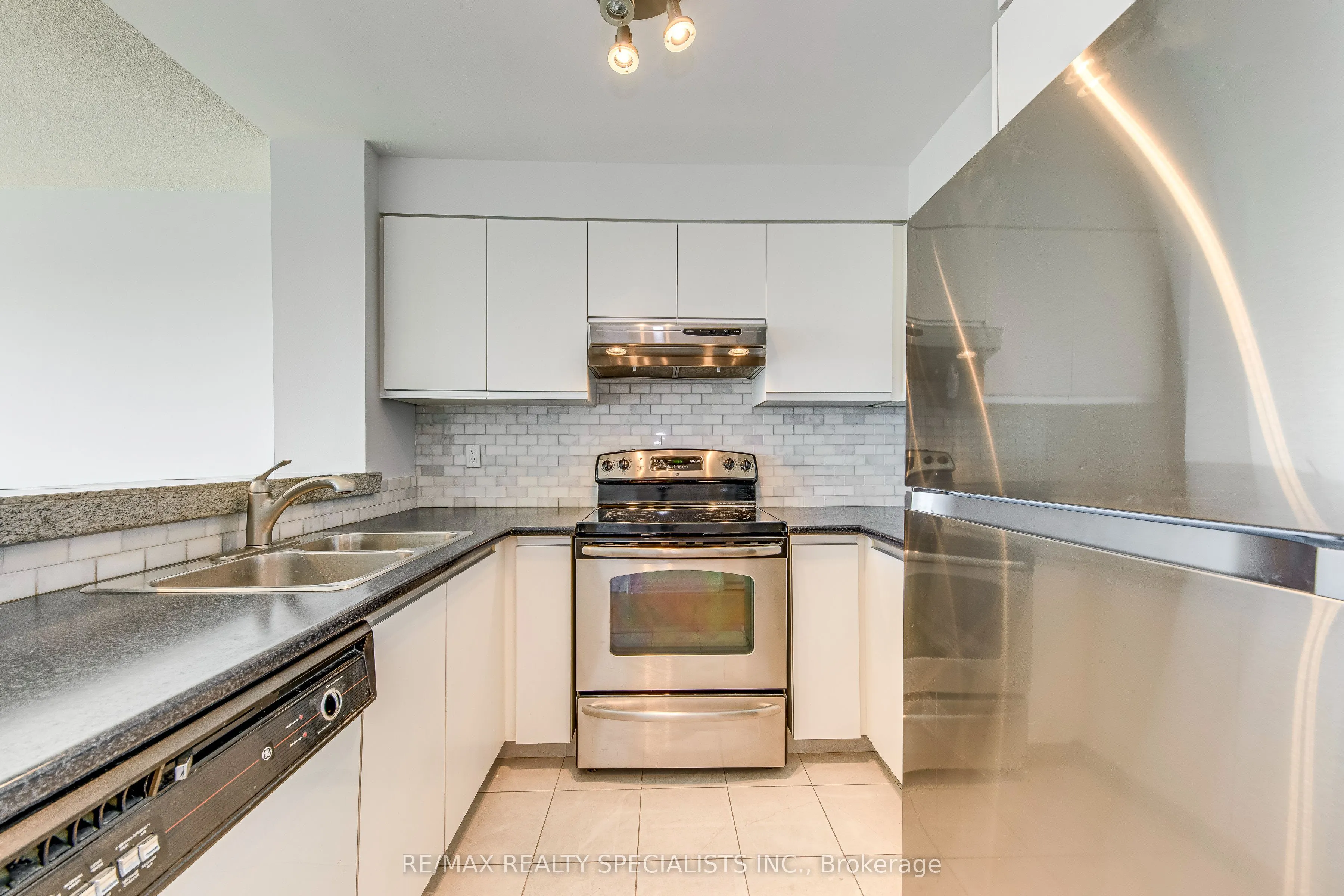 2177 Burnhamthorpe Road W, #1807