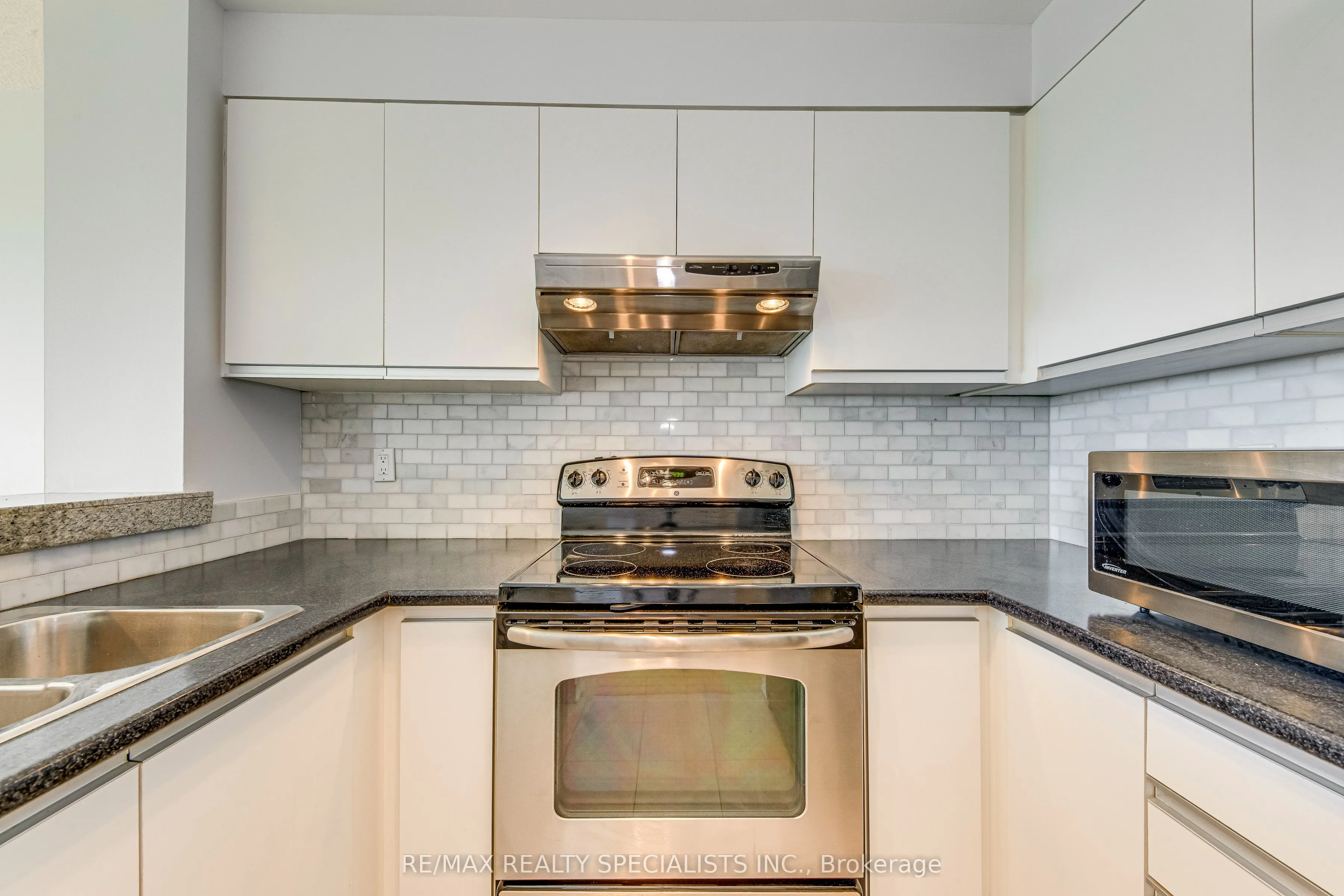 2177 Burnhamthorpe Road W, #1807