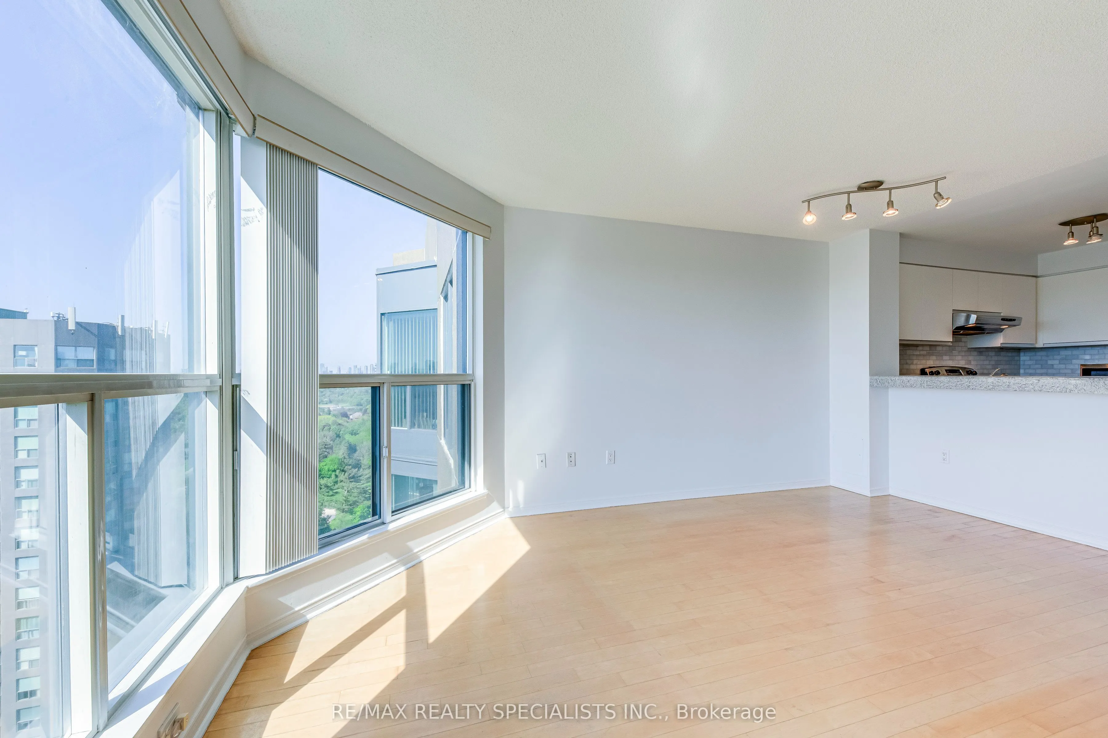 2177 Burnhamthorpe Road W, #1807