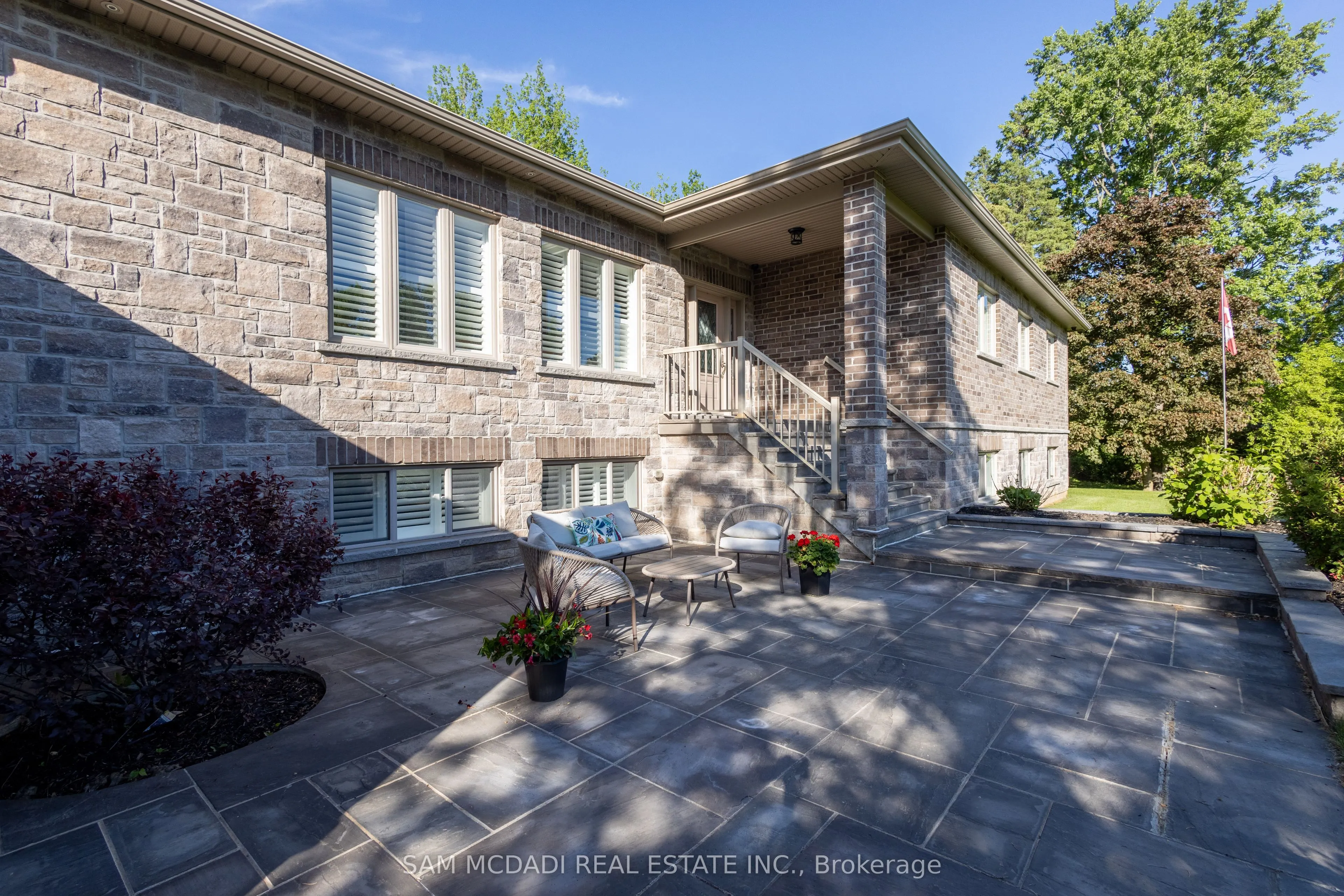395 King Street E