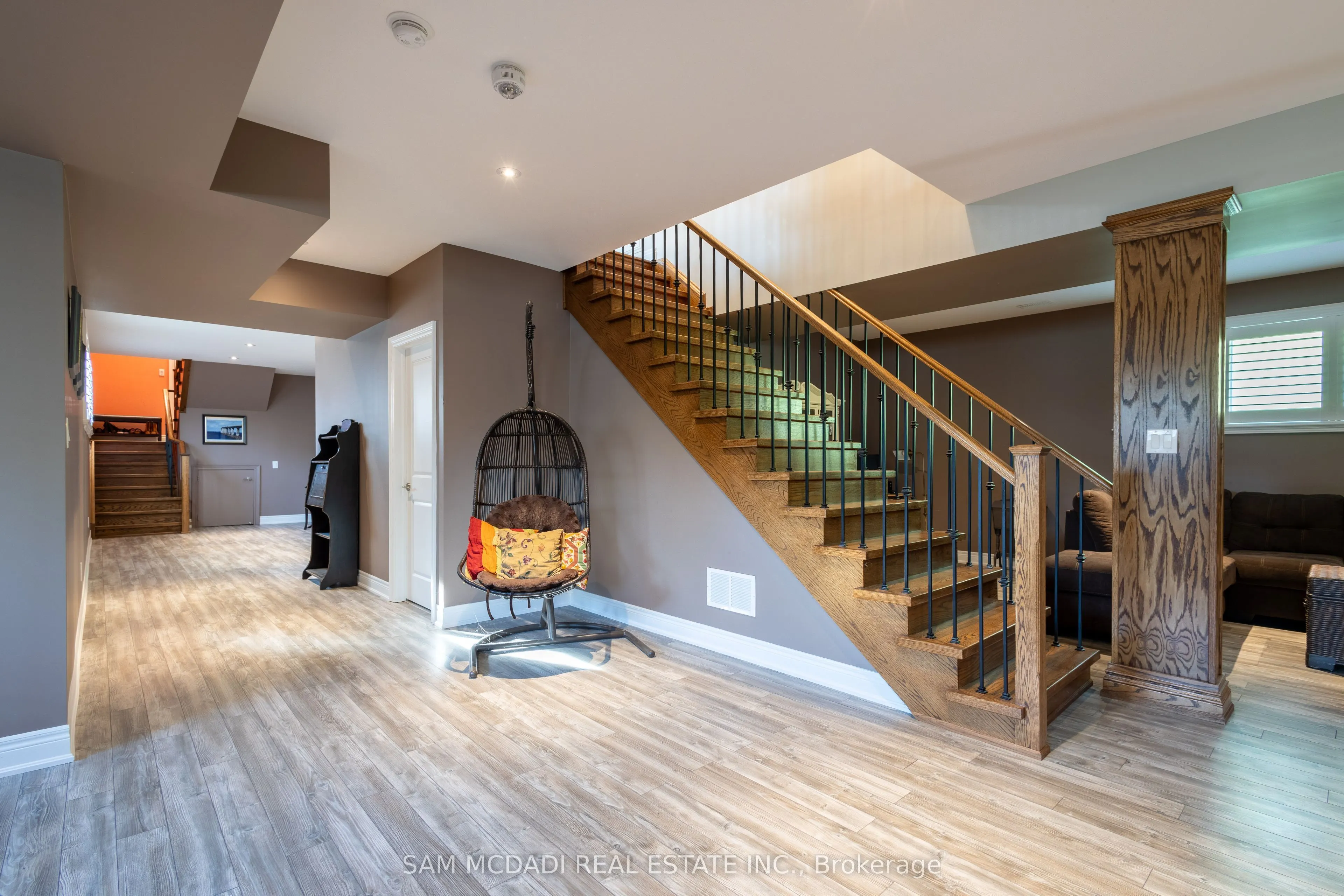 395 King Street E