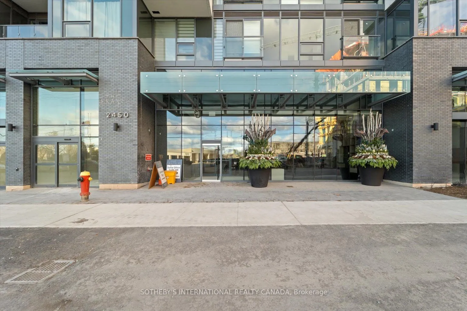 2450 Old Bronte Road, #418
