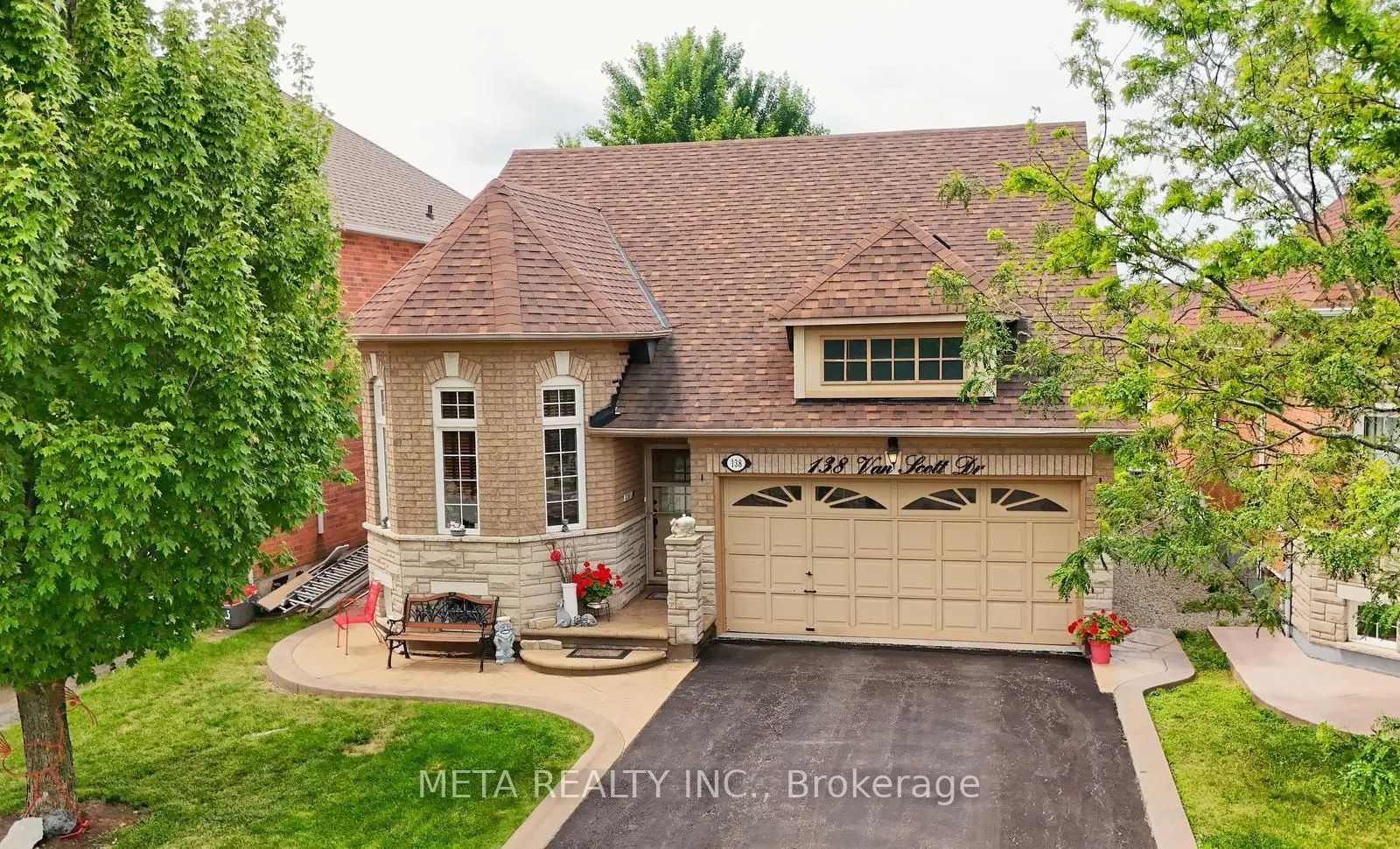 138 Van scott Drive N, #UPPER