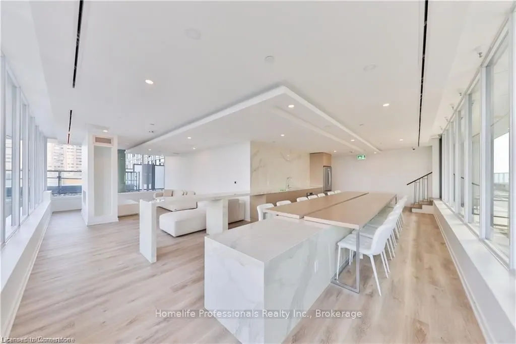 370 Martha Street, #608