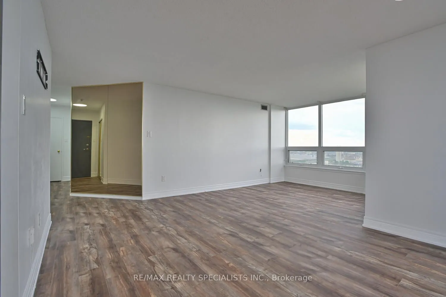 8 Lisa Street, #1901