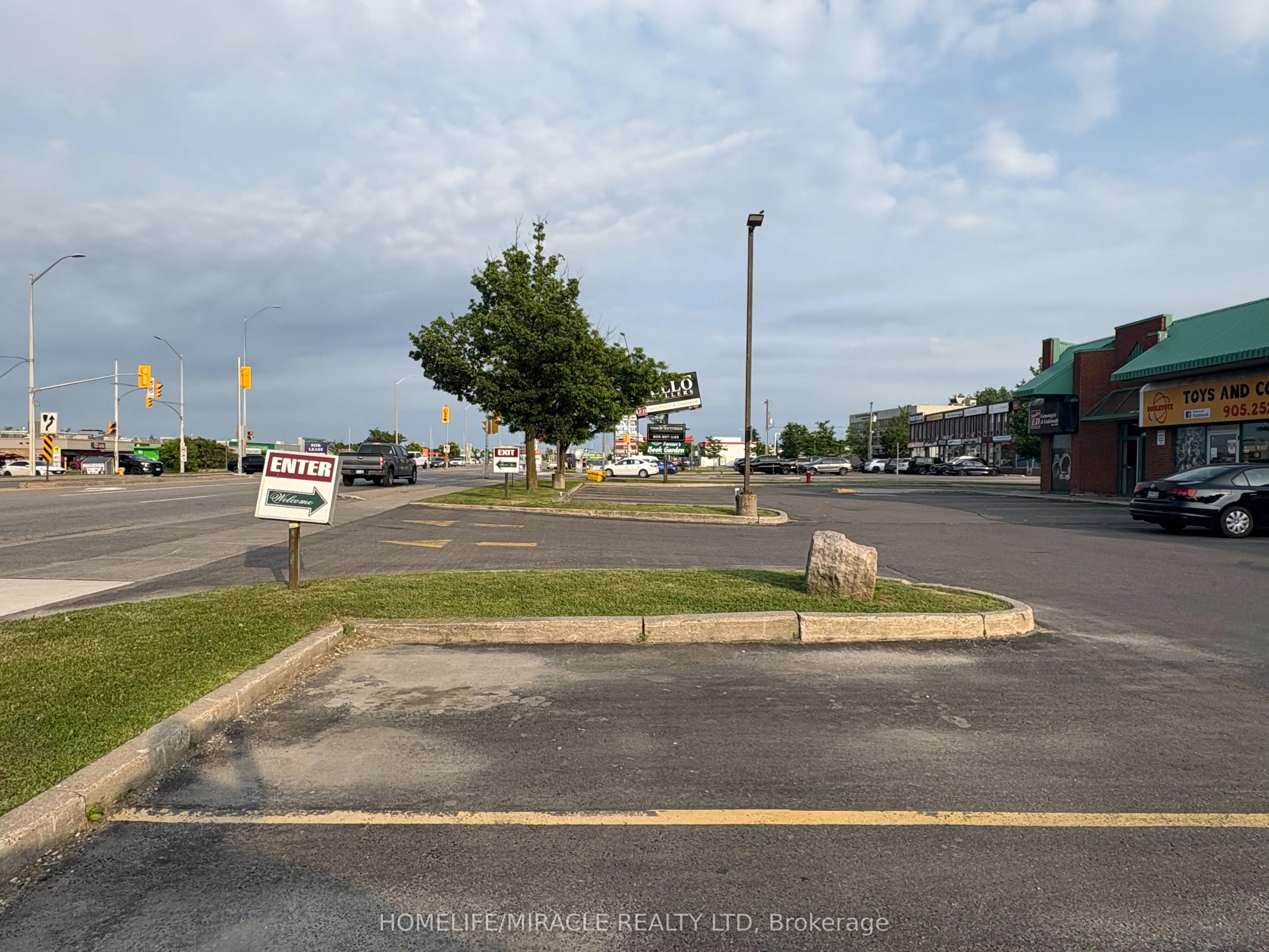 256 Queen Street S, #4