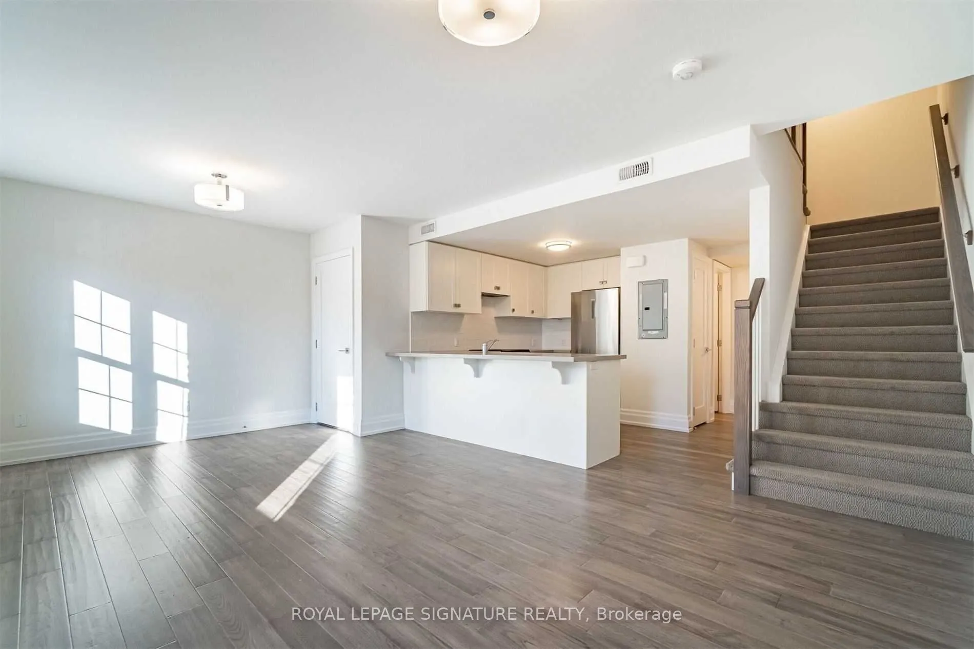 760 Lakeshore Road E #202
