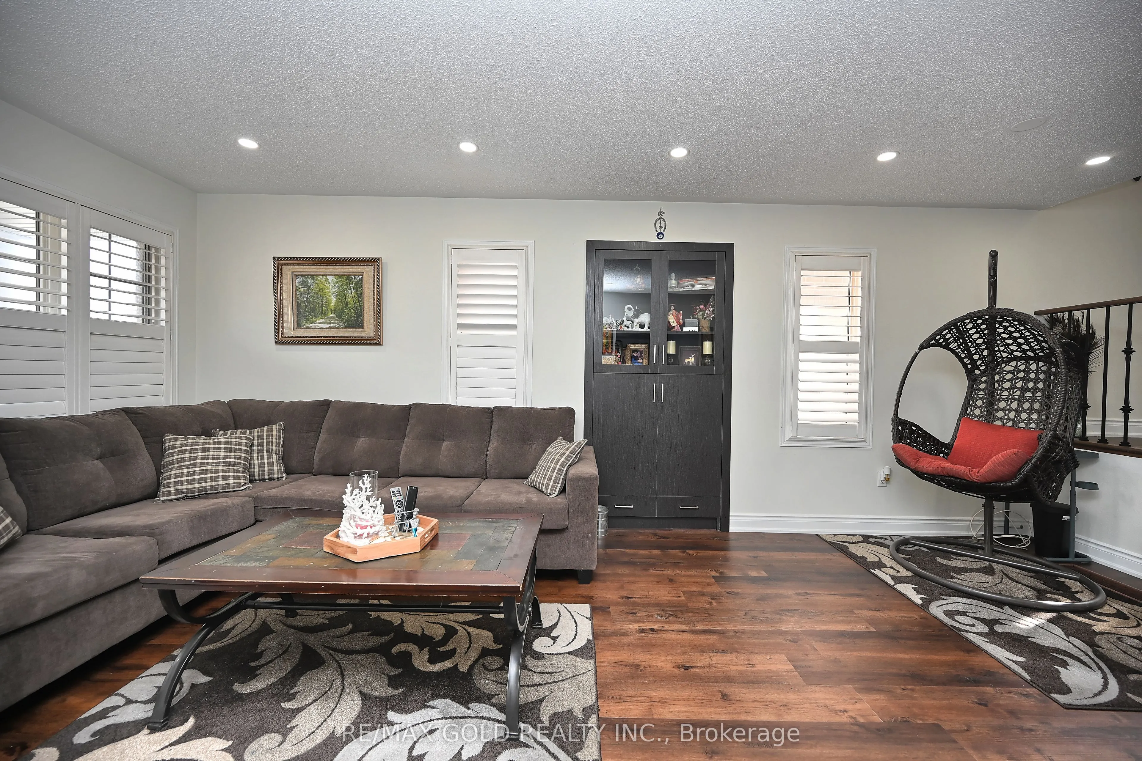 34 Saintsbury Crescent