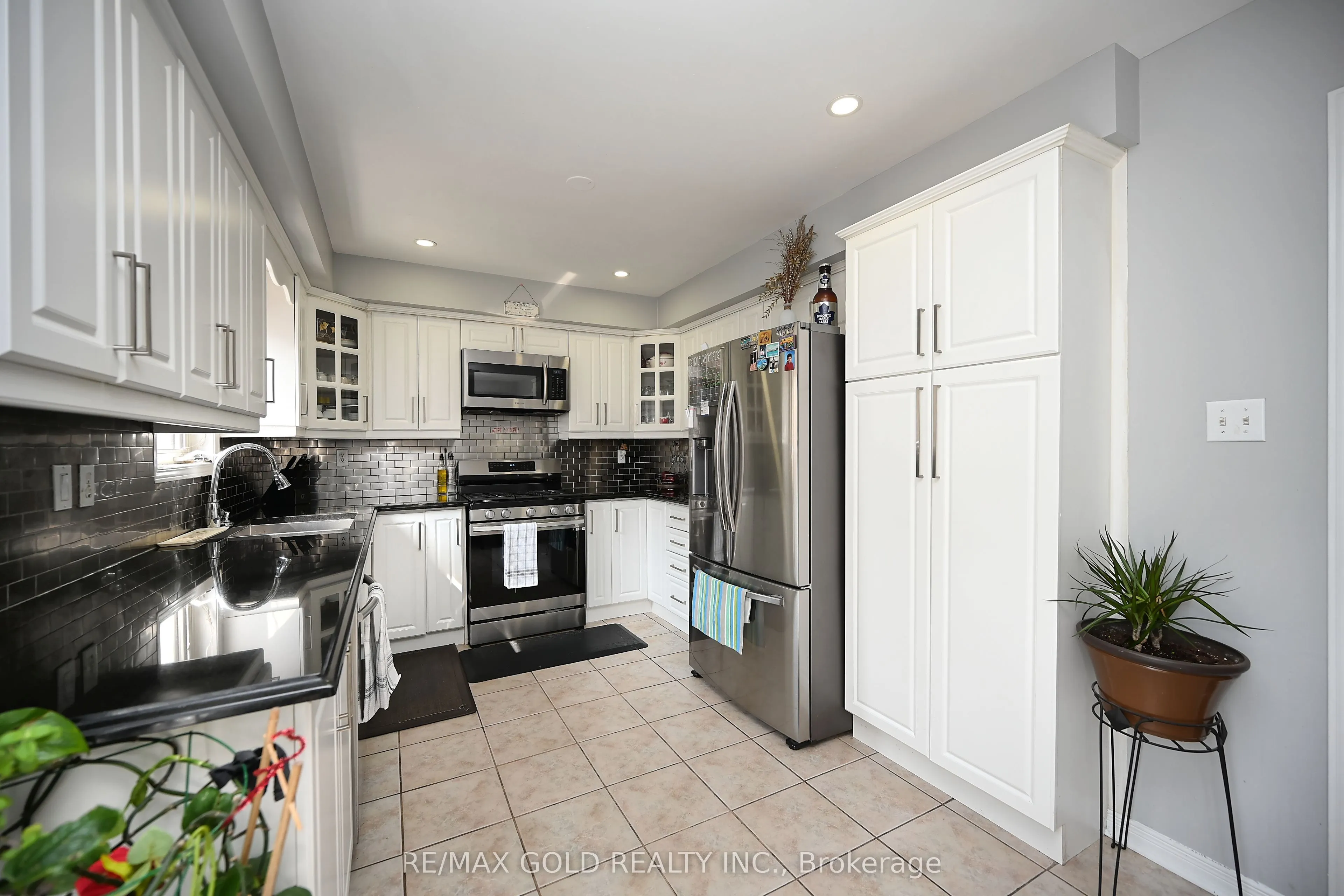 34 Saintsbury Crescent
