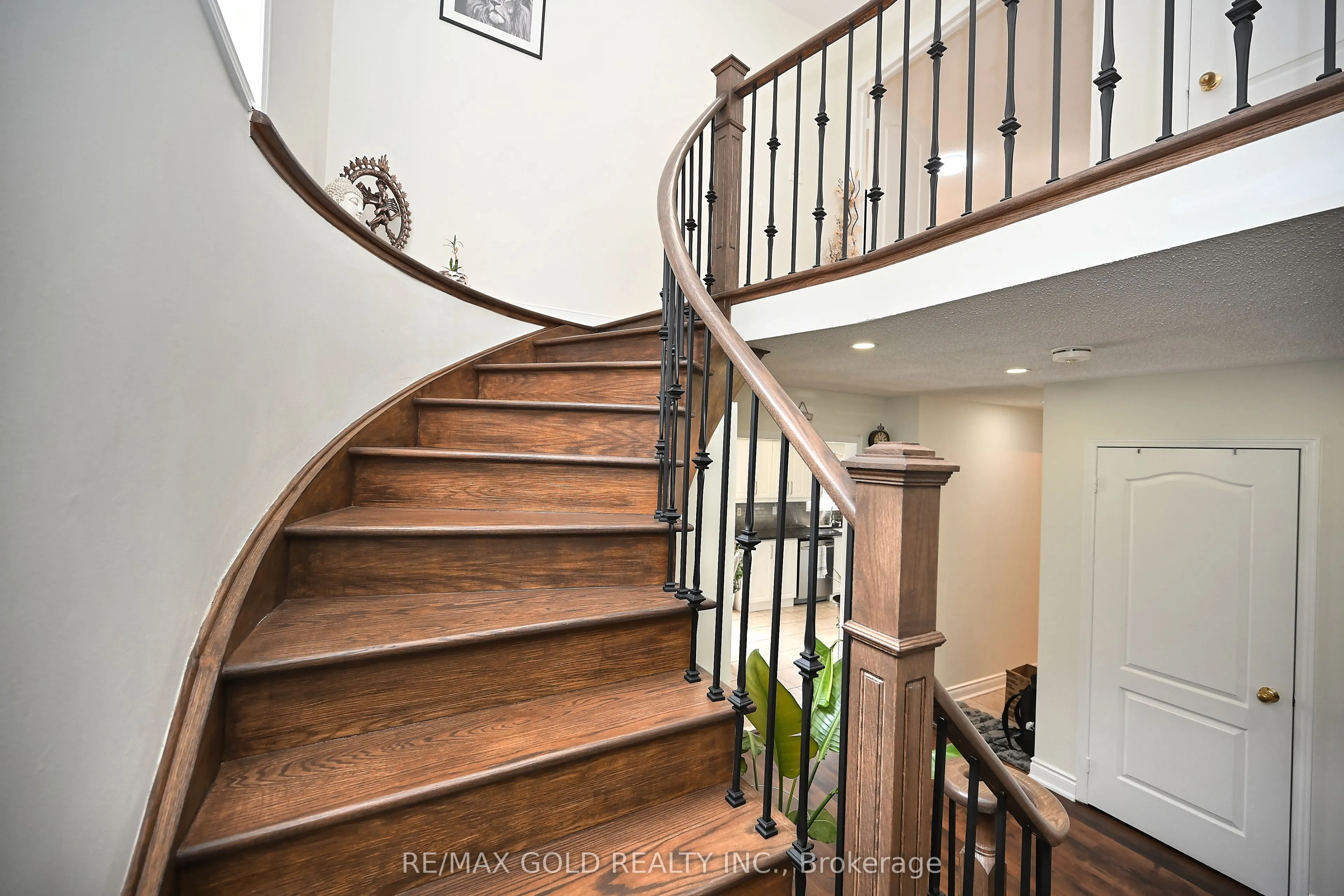 34 Saintsbury Crescent