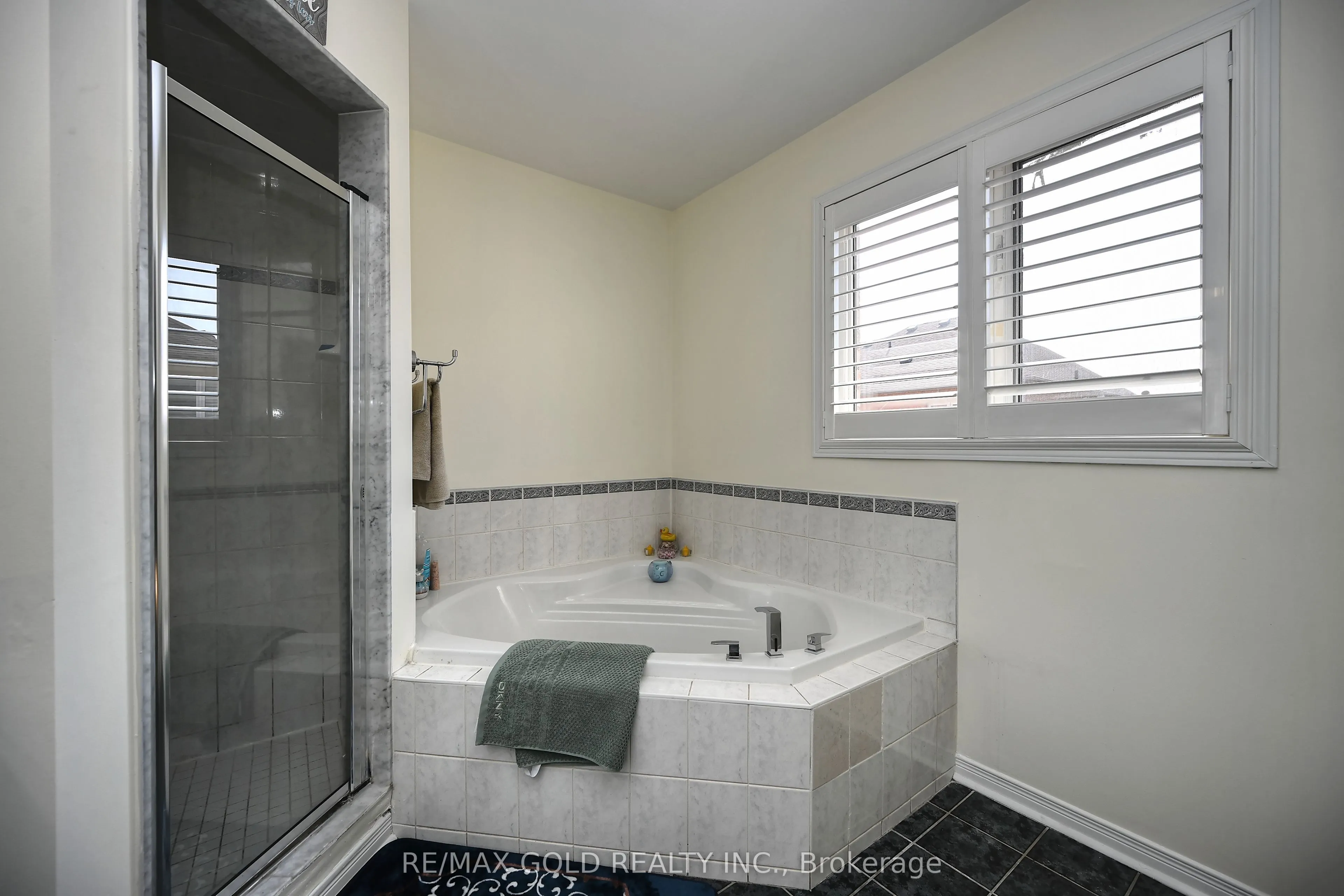 34 Saintsbury Crescent