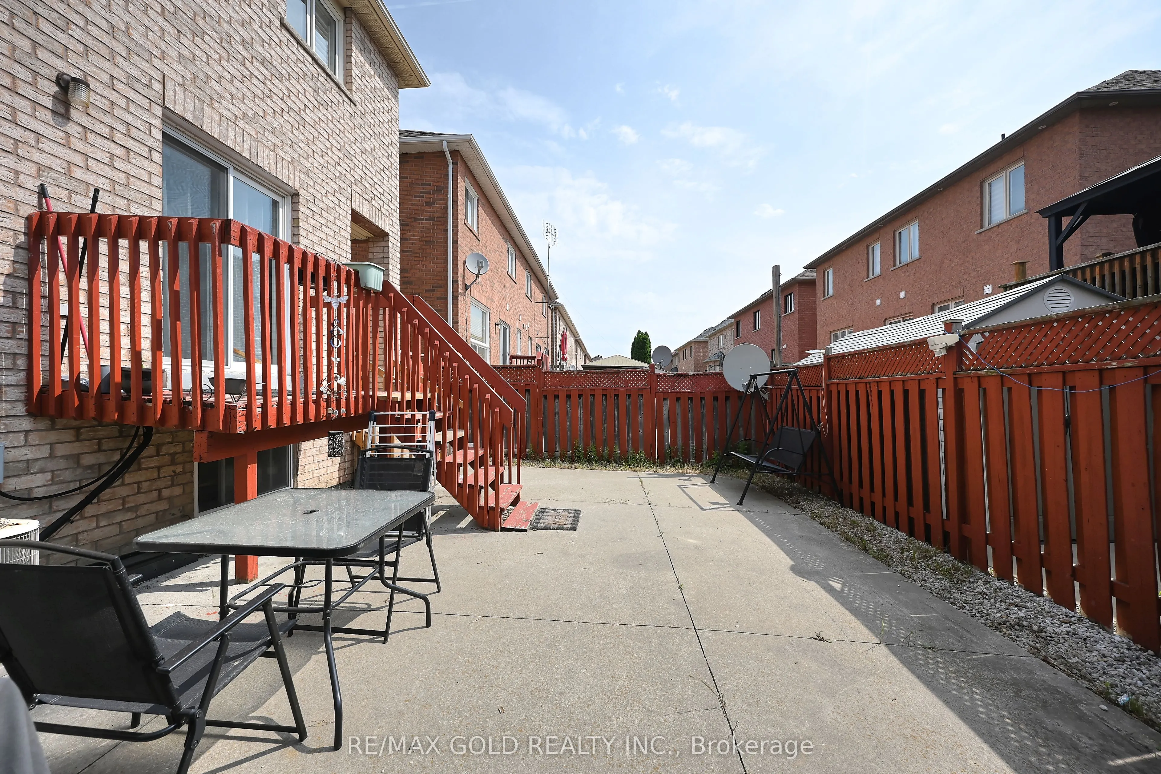 34 Saintsbury Crescent