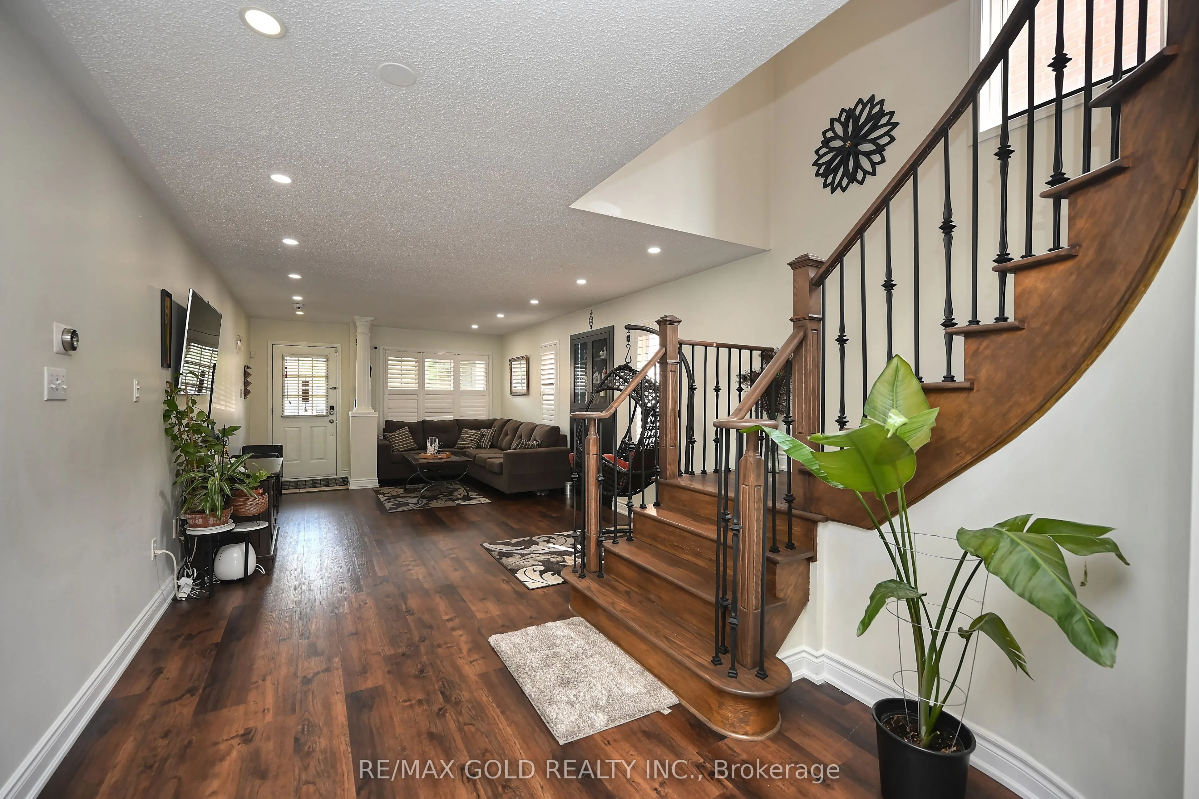 34 Saintsbury Crescent
