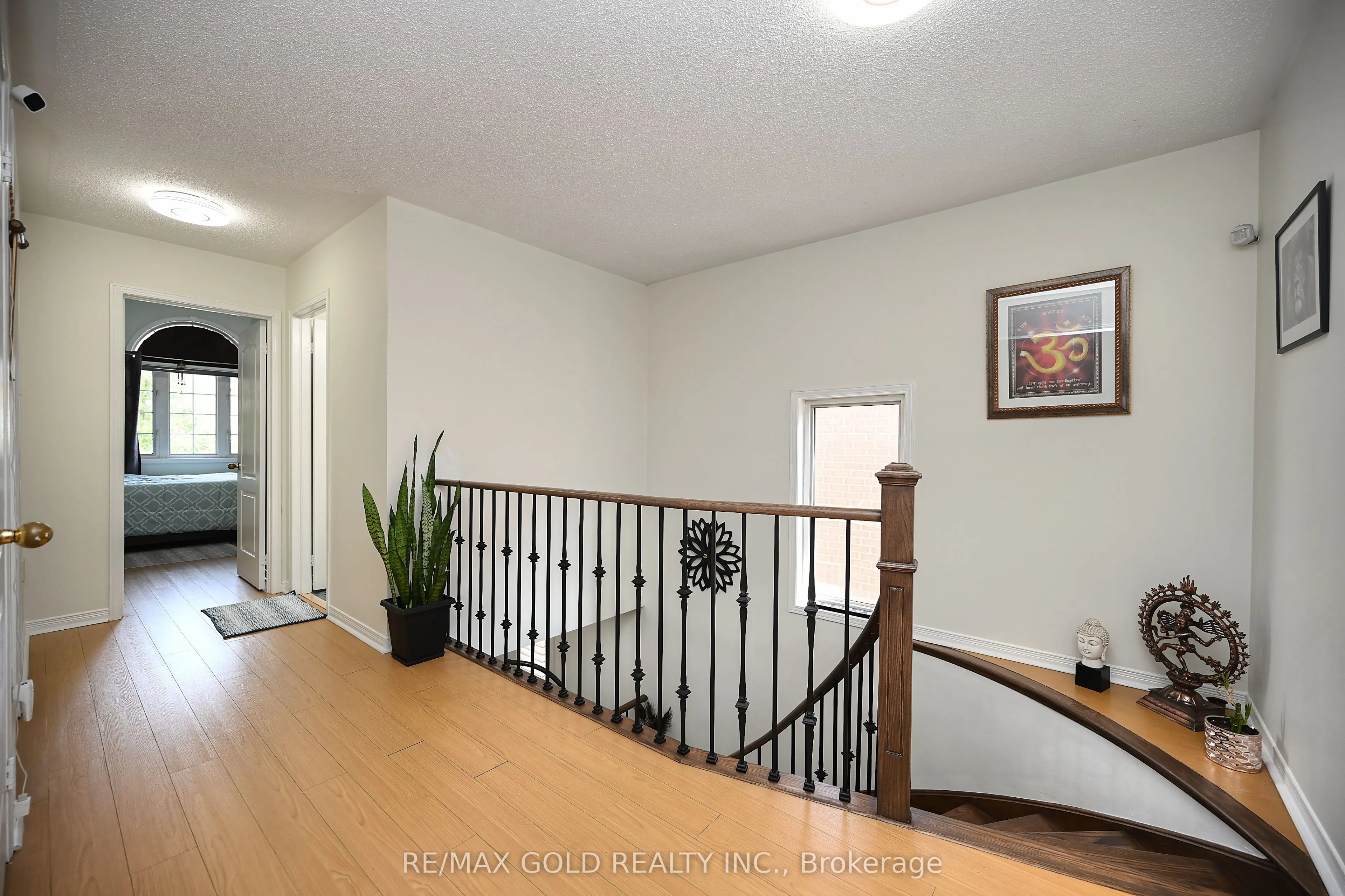 34 Saintsbury Crescent