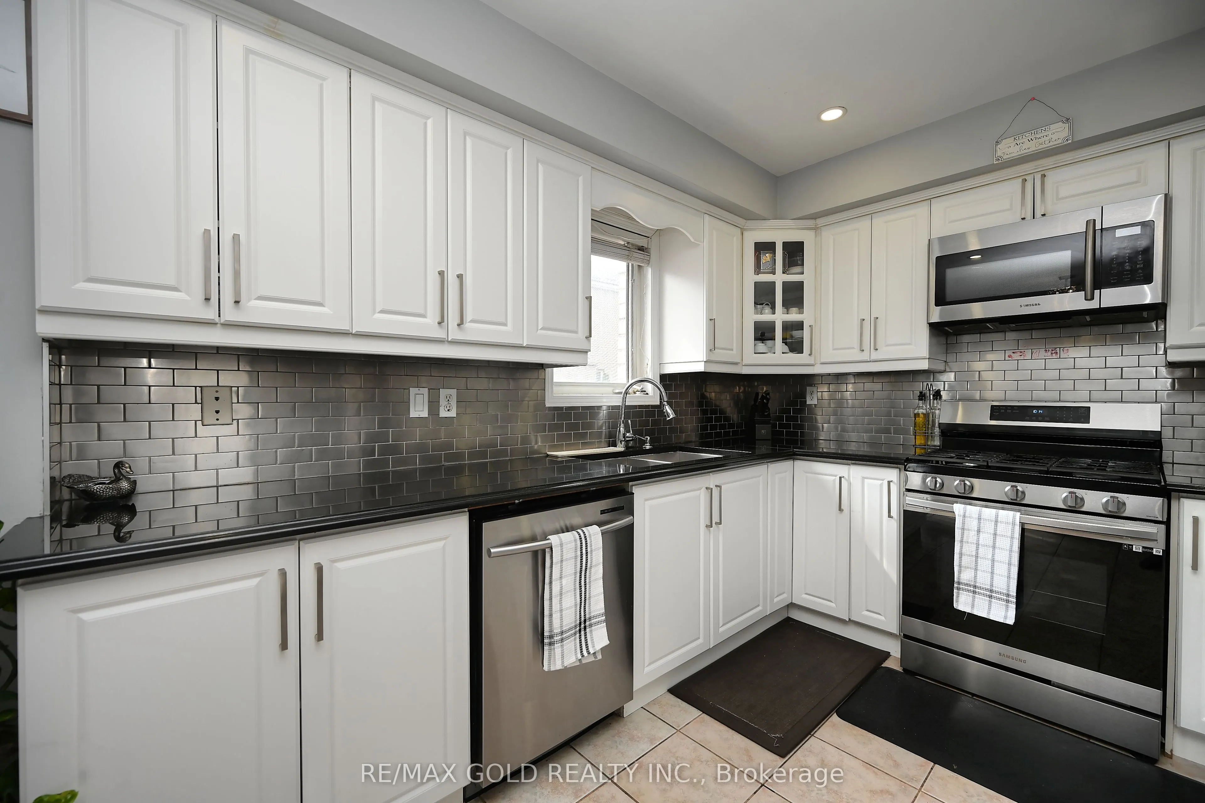 34 Saintsbury Crescent