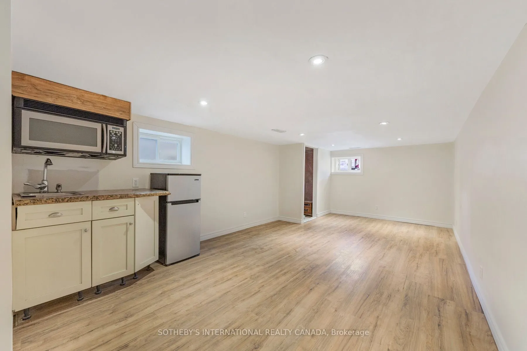 70 Dunraven Drive