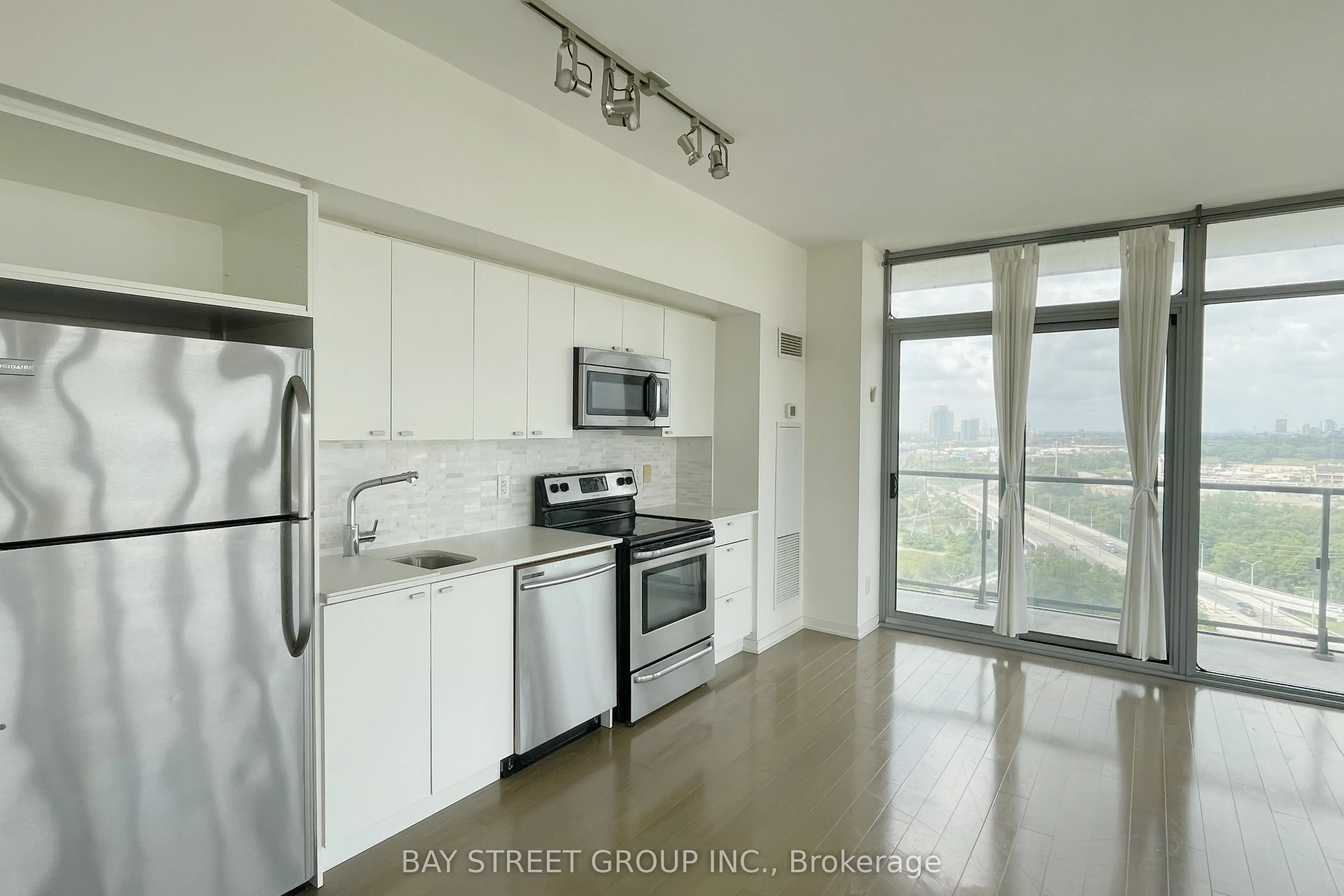 105 The Queensway Avenue, #1510