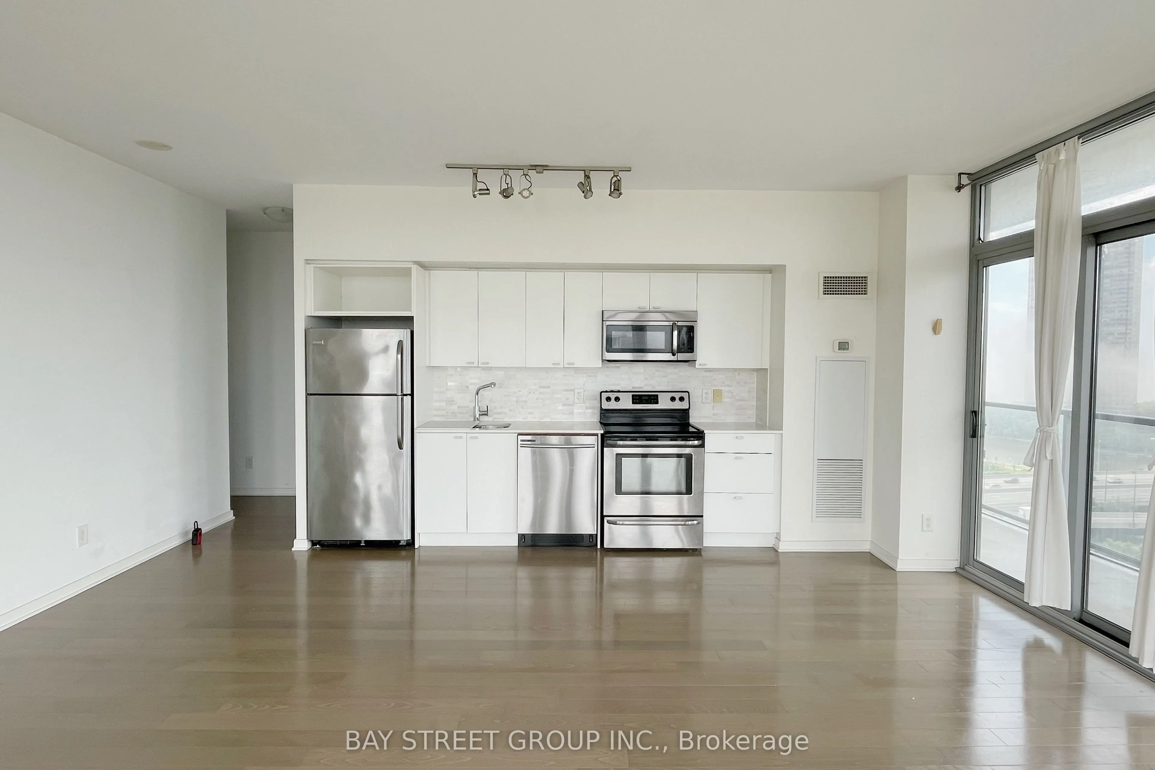 105 The Queensway Avenue, #1510