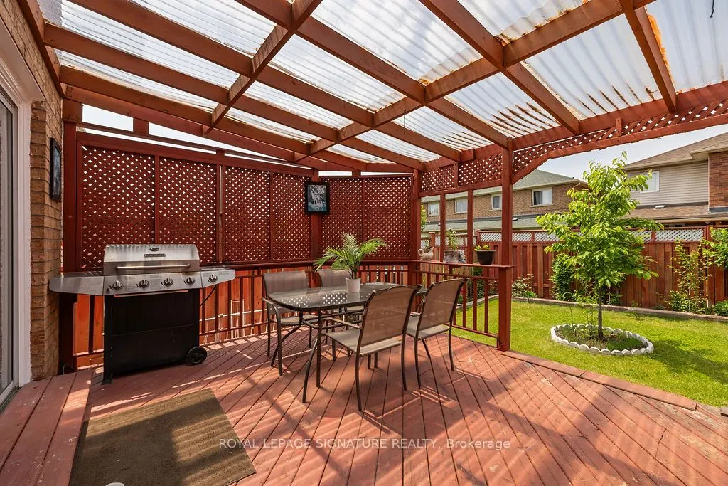 20 Tessler Crescent