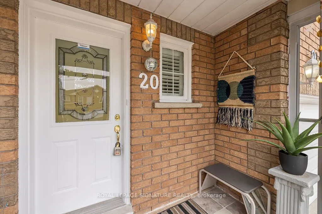 20 Tessler Crescent