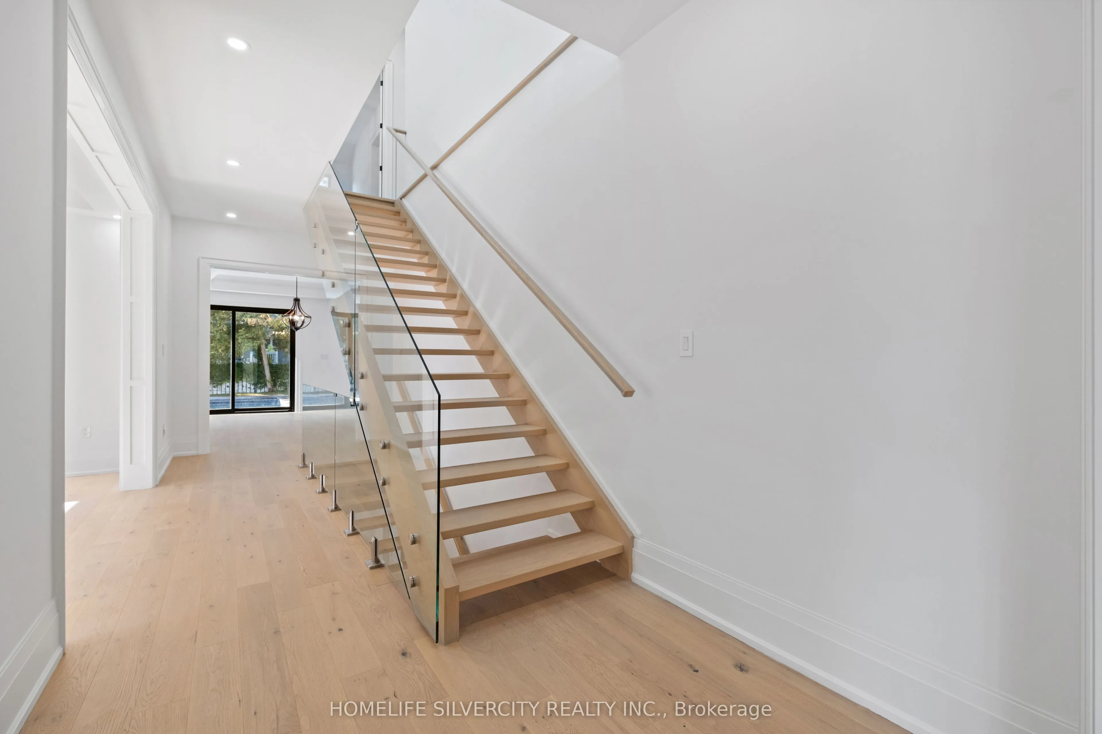 1610 Kenmuir Avenue
