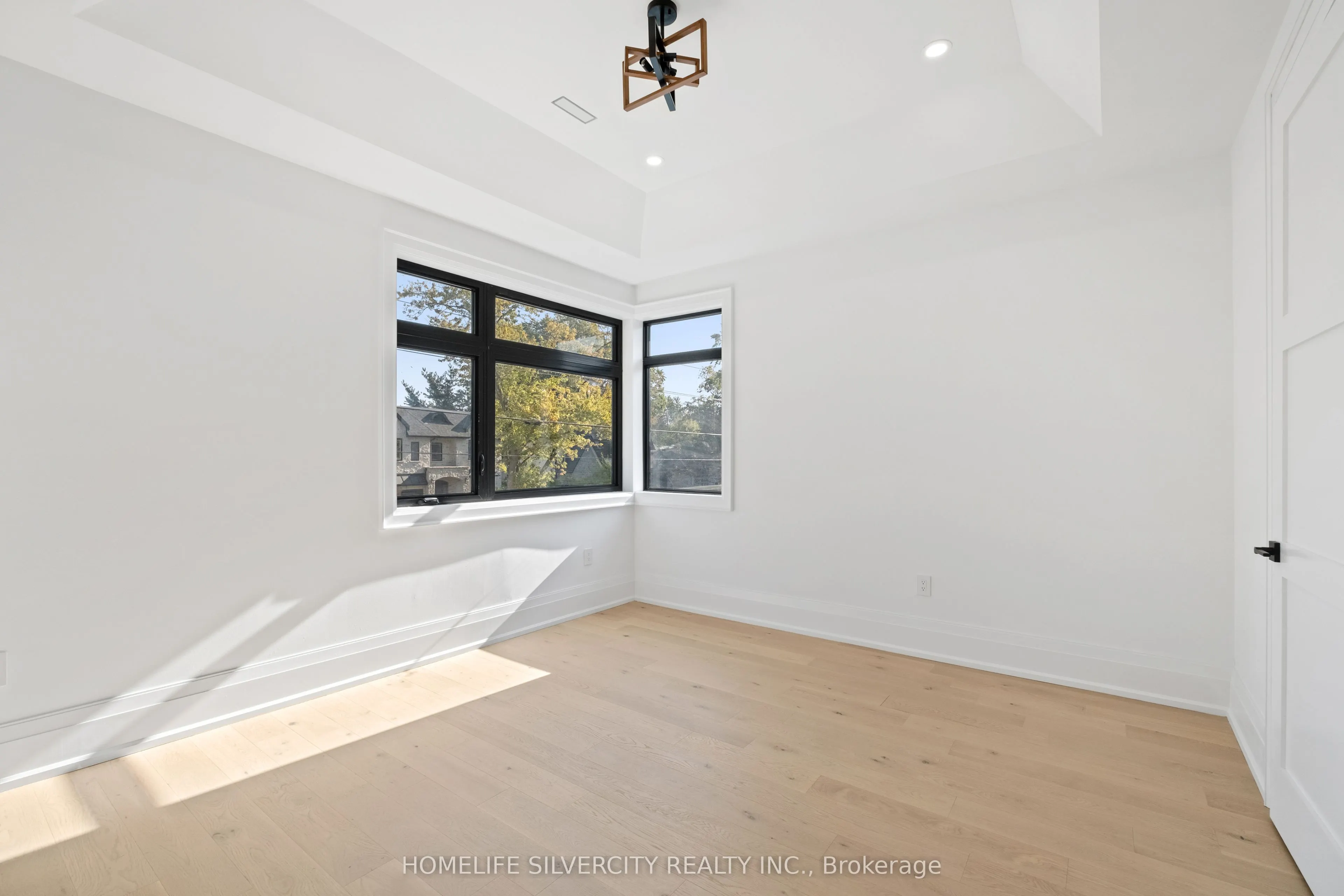 1610 Kenmuir Avenue