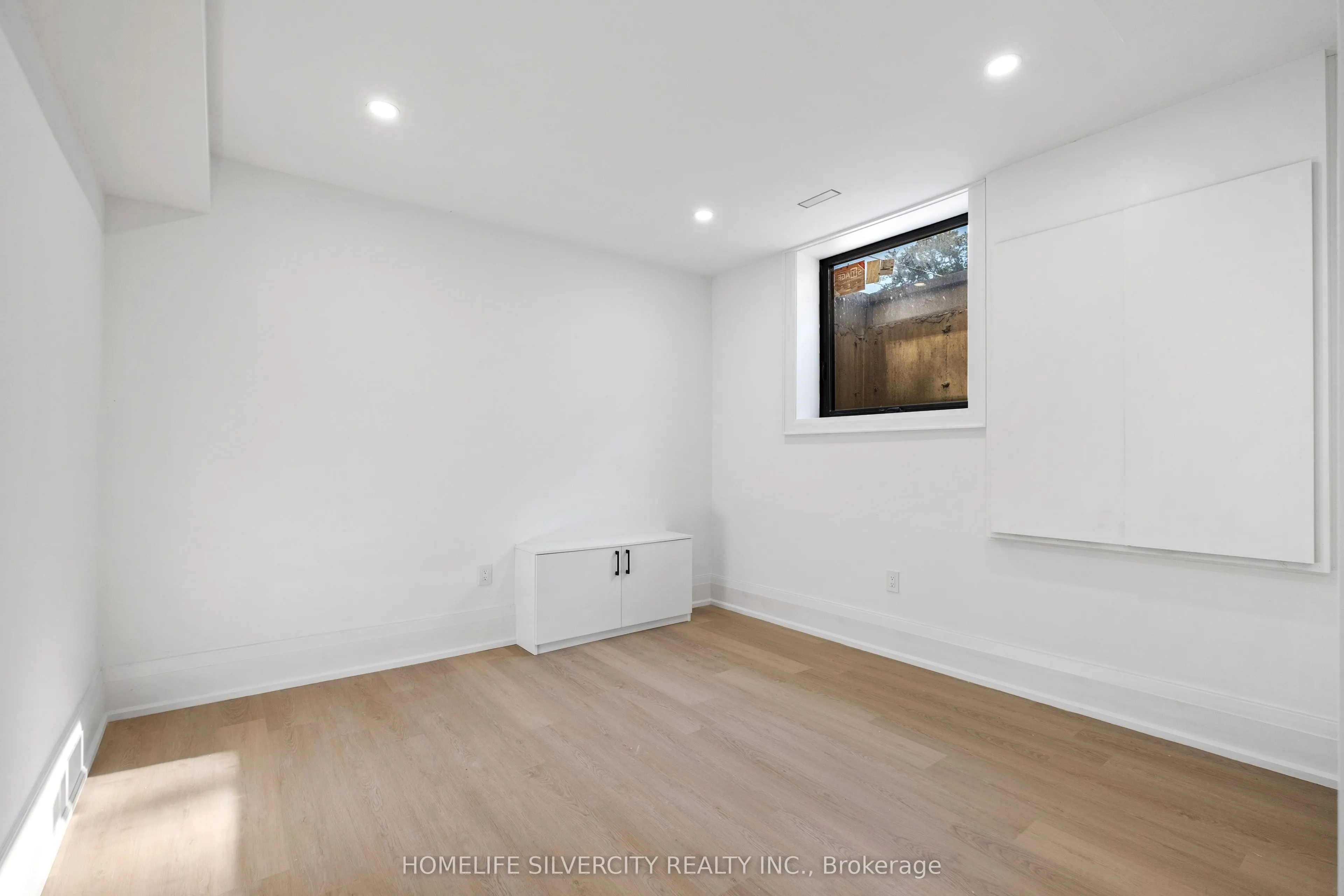 1610 Kenmuir Avenue